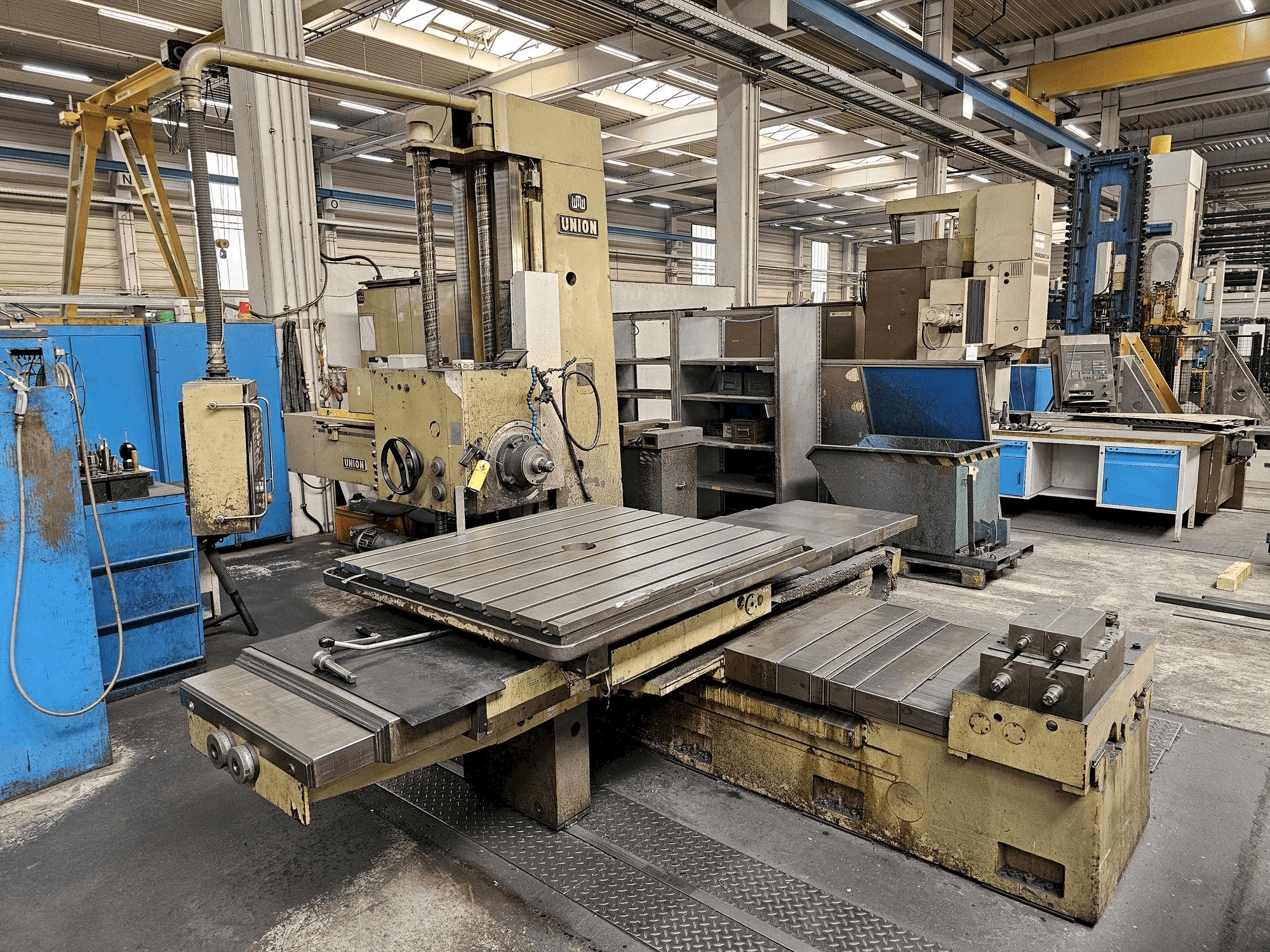 Čelní pohled na UNION BFT 90 stroj