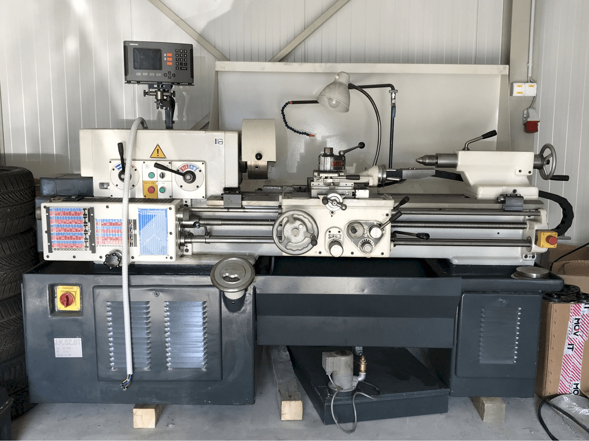 Čelní pohled na TOS JSV-18RA stroj