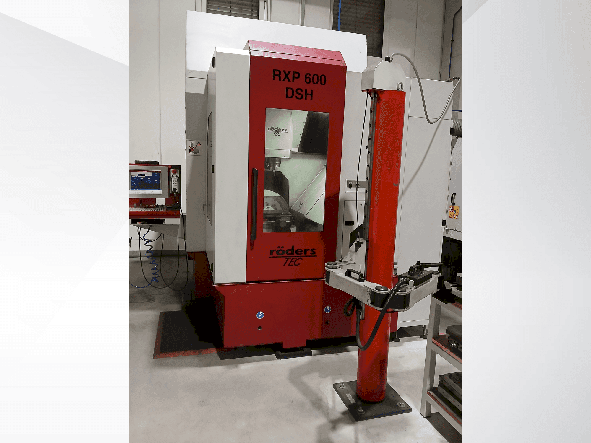 Čelní pohled na Röders TEC RXP 600 DSH stroj