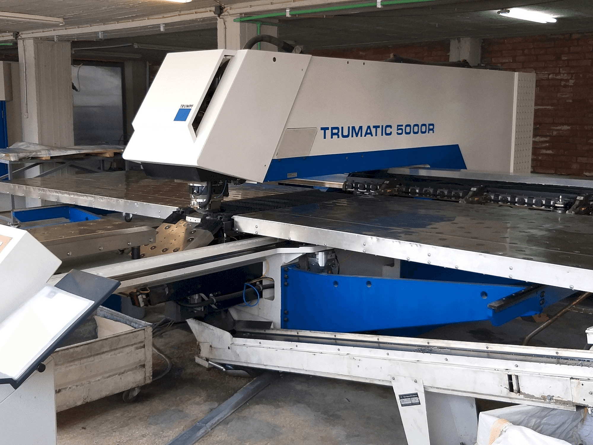 Čelní pohled na Trumpf Trumatic 5000 R stroj