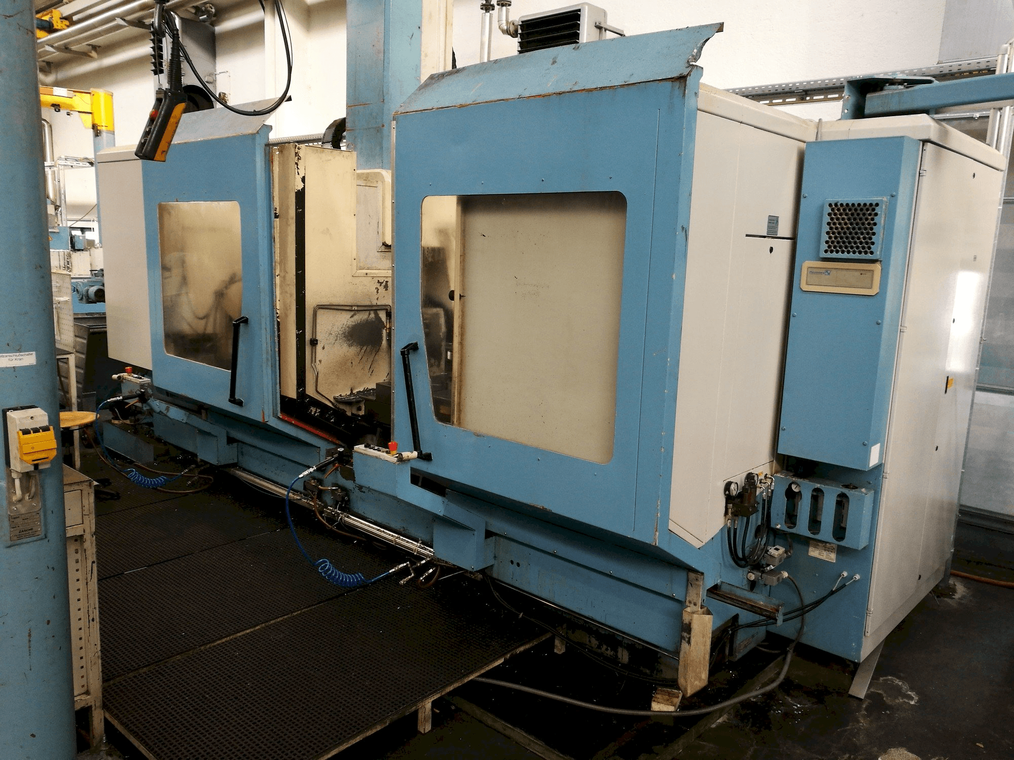 Čelní pohled na HEDELIUS BC60/50-2500 stroj