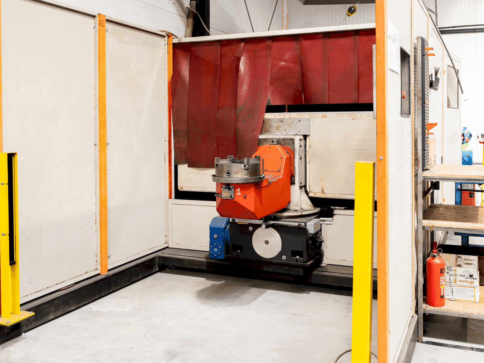 Čelní pohled na IGM MA30 with KUKA robot stroj