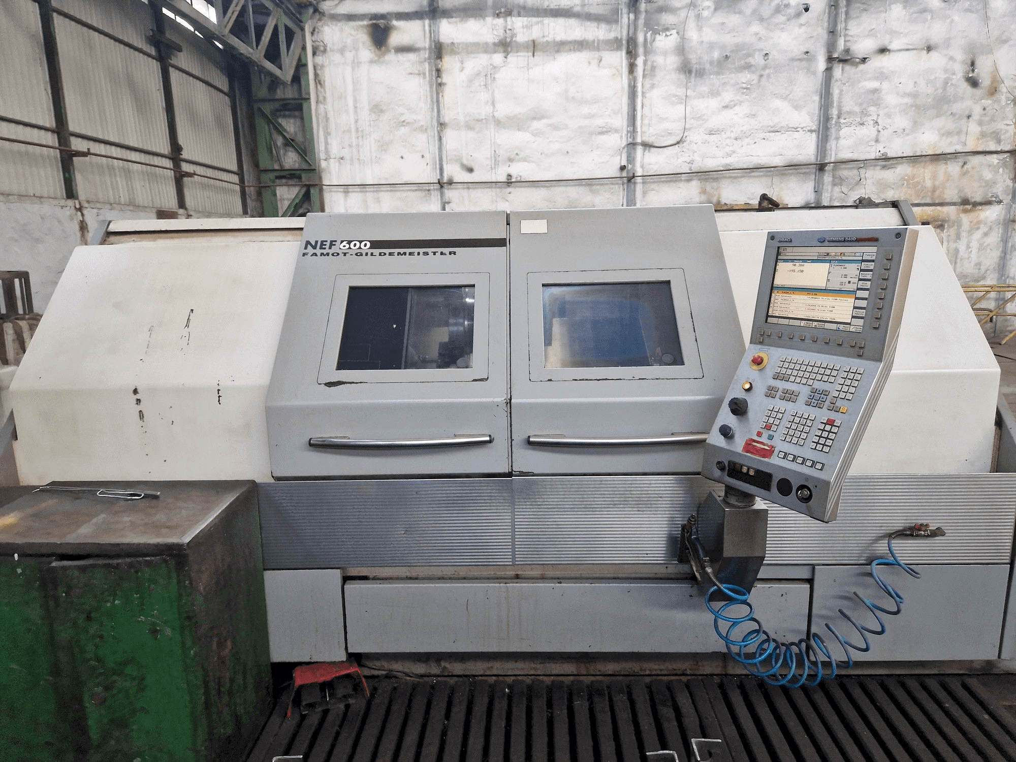 Čelní pohled na DMG GILDEMEISTER NEF 600 stroj