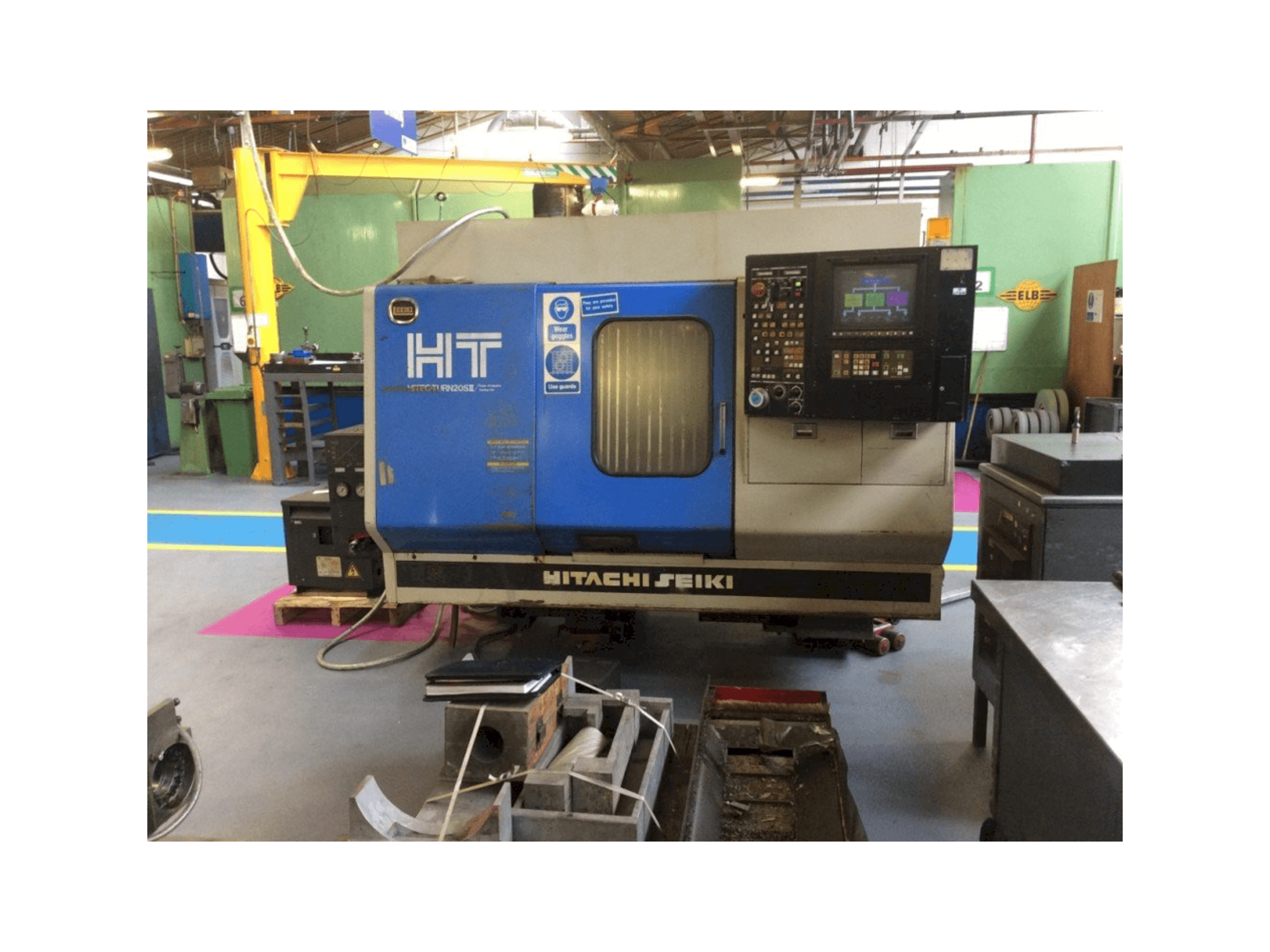 Čelní pohled na HITACHI SEIKI HT20SII stroj