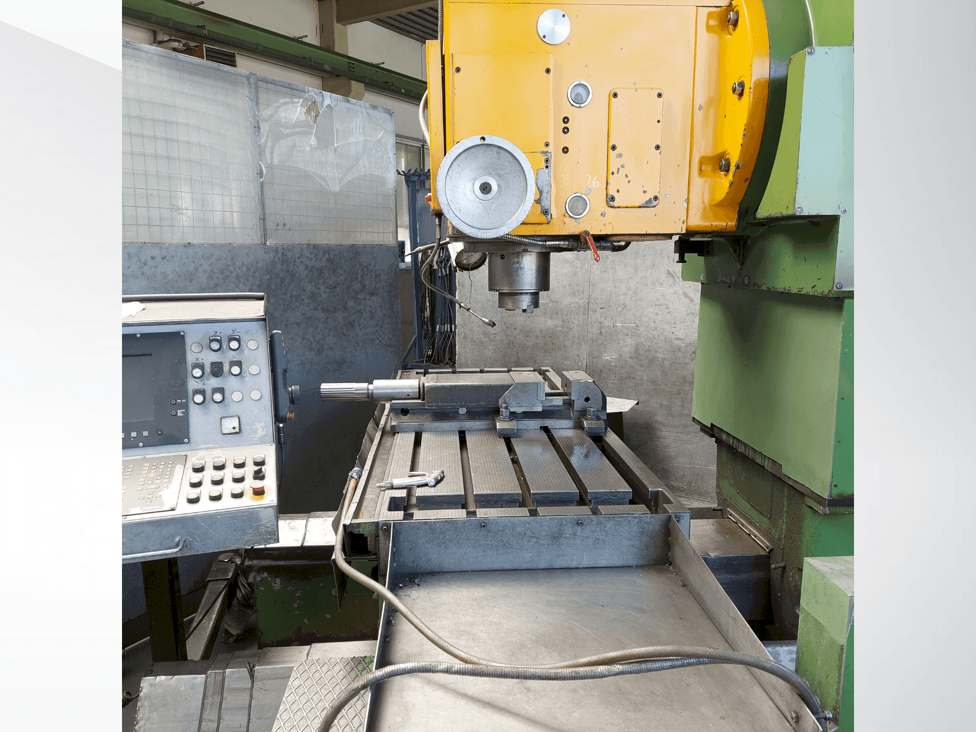Pracovní prostor na Droop & Rein FS 110 stroje