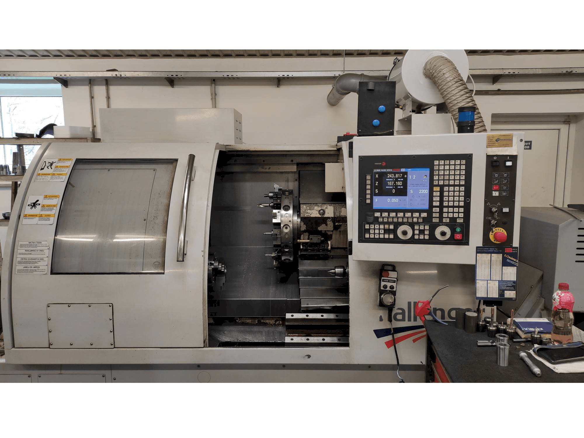 Čelní pohled na MICROCUT LT-65 stroj