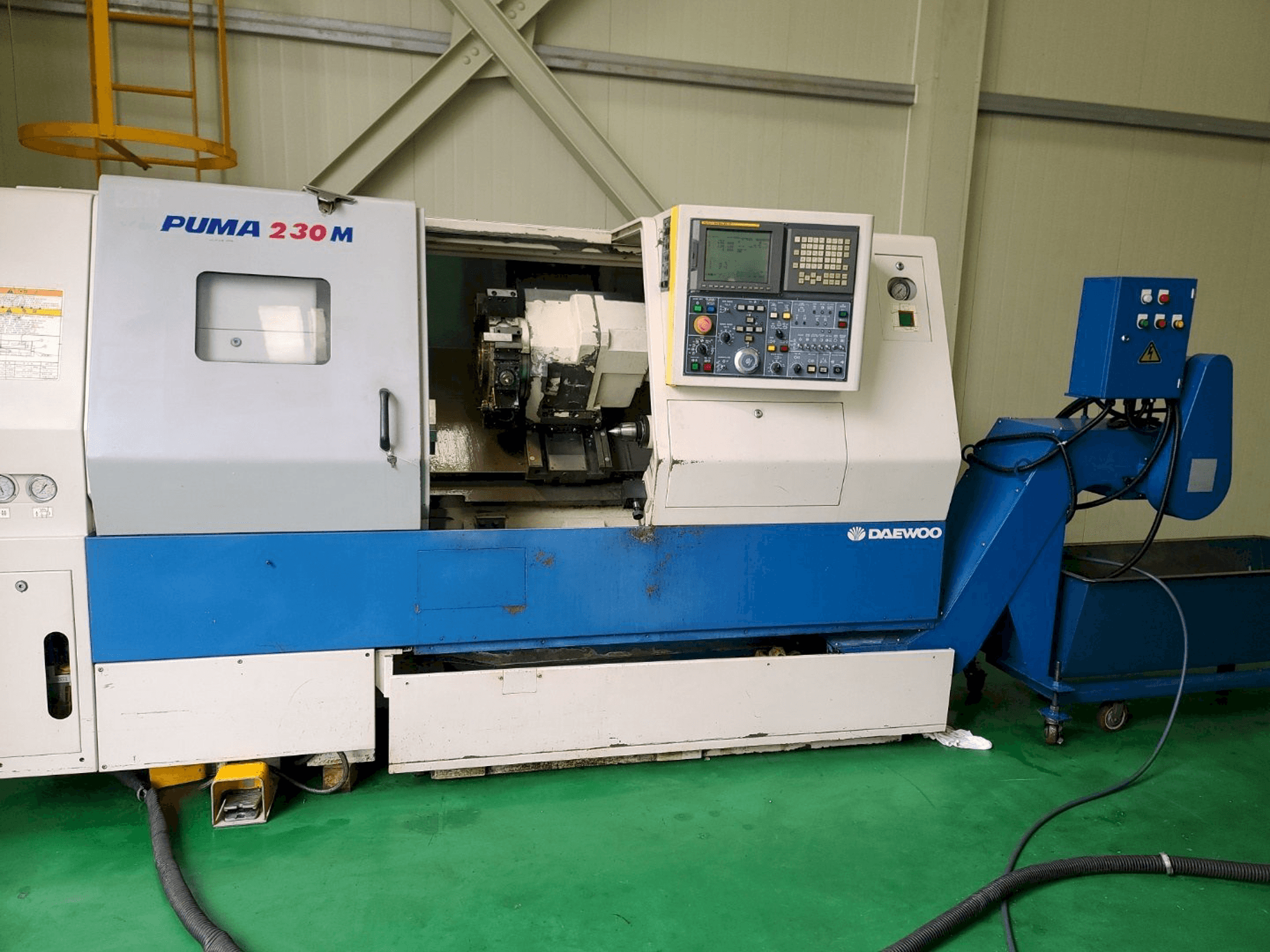 Čelní pohled na Doosan PUMA 230MB stroj