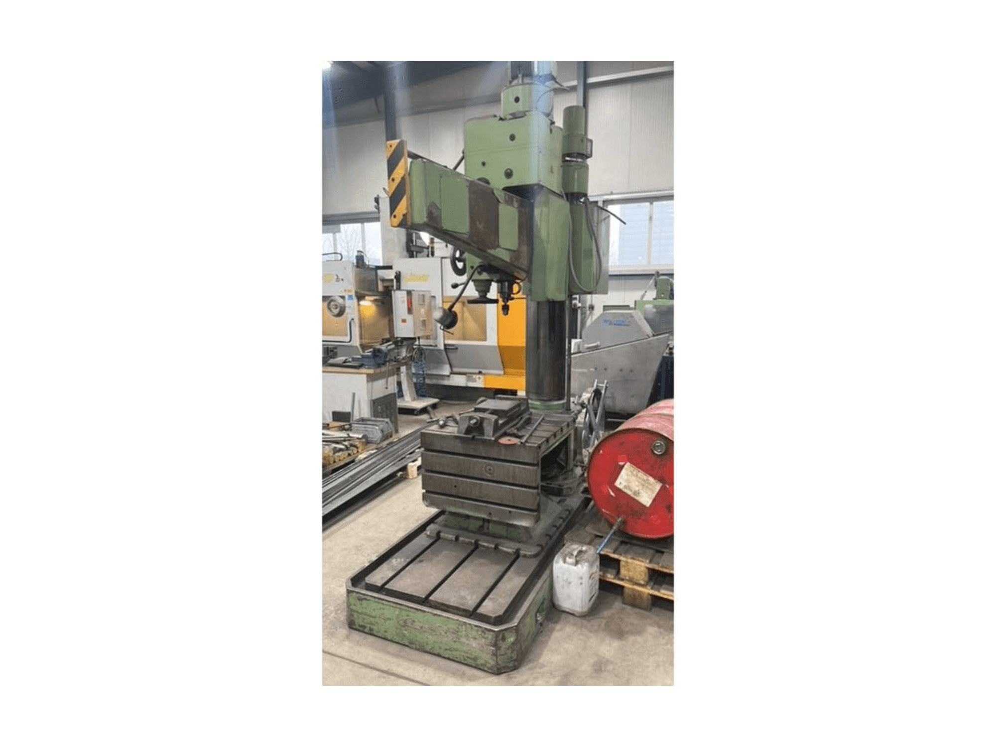 Čelní pohled na STAUDER 710 × 710 mm stroj