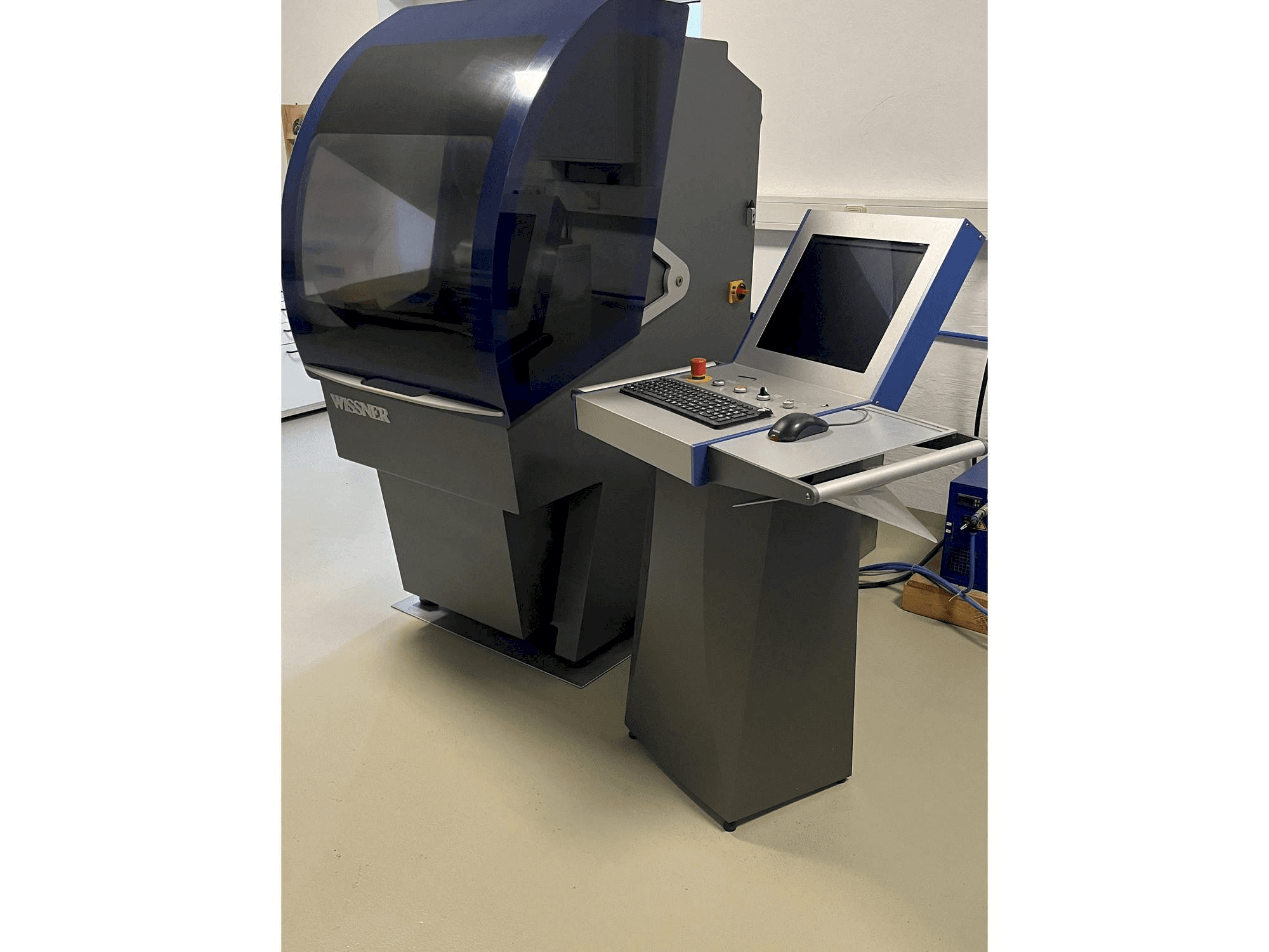 Čelní pohled na WISSNER Gamma 202 stroj