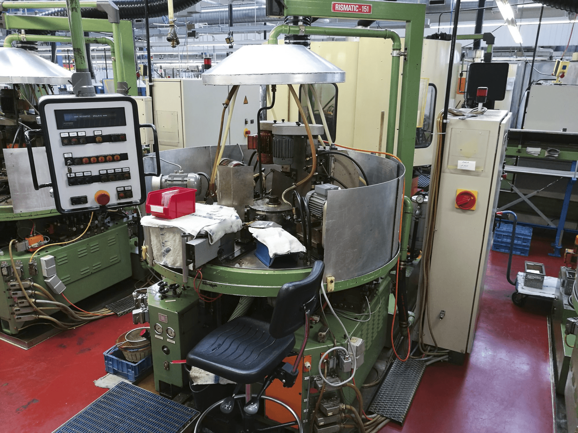 Pravý pohled na RIS-INGOLD Rismatic 151LN-6 stroj