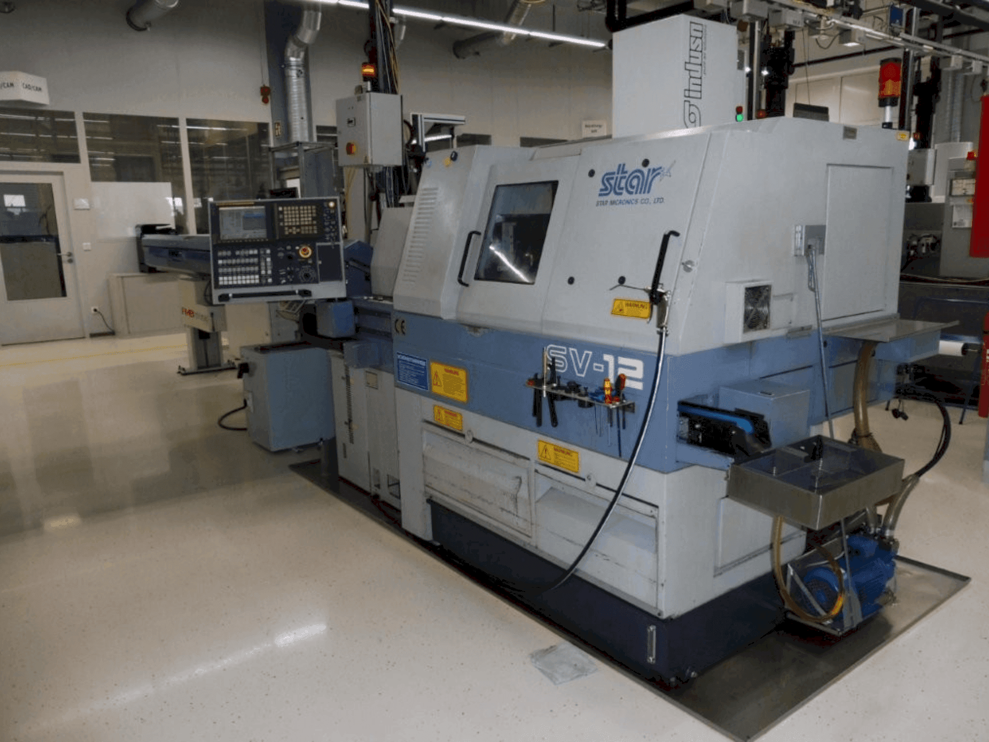 Čelní pohled na STAR MICRONICS SV-12 stroj