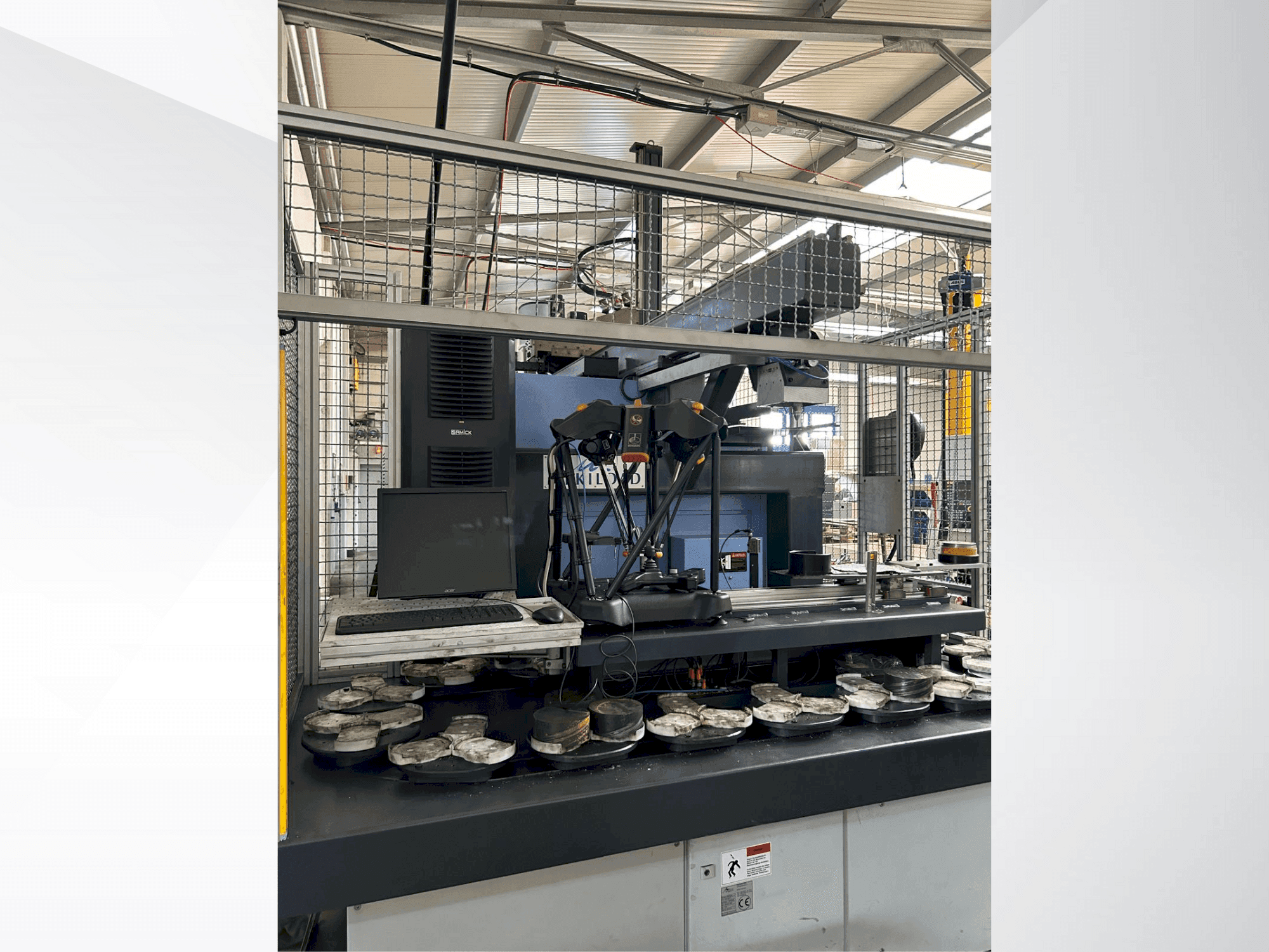 Boční pohled na DOOSAN Puma 2600 SY II stroj