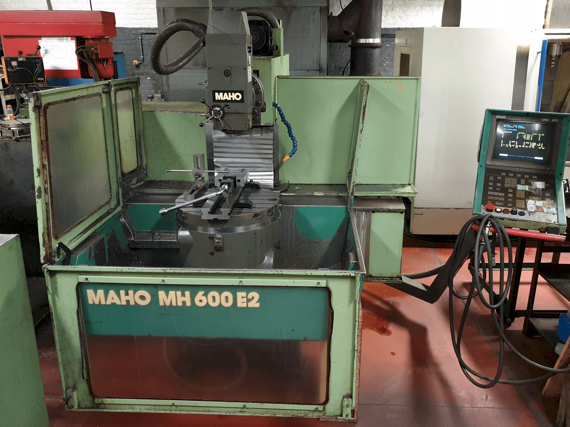 Čelní pohled na Maho MH 600 E2 stroj