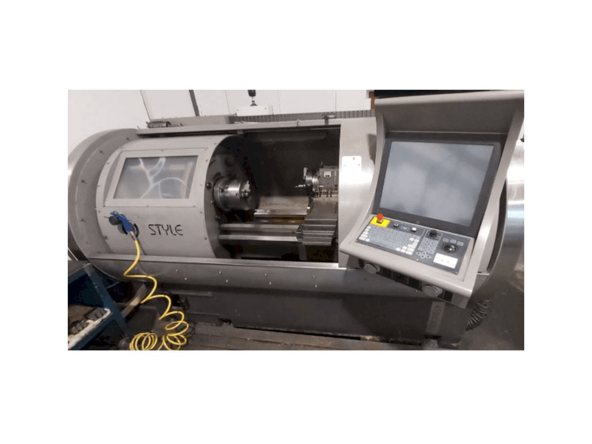 Čelní pohled na STYLE 410 stroj