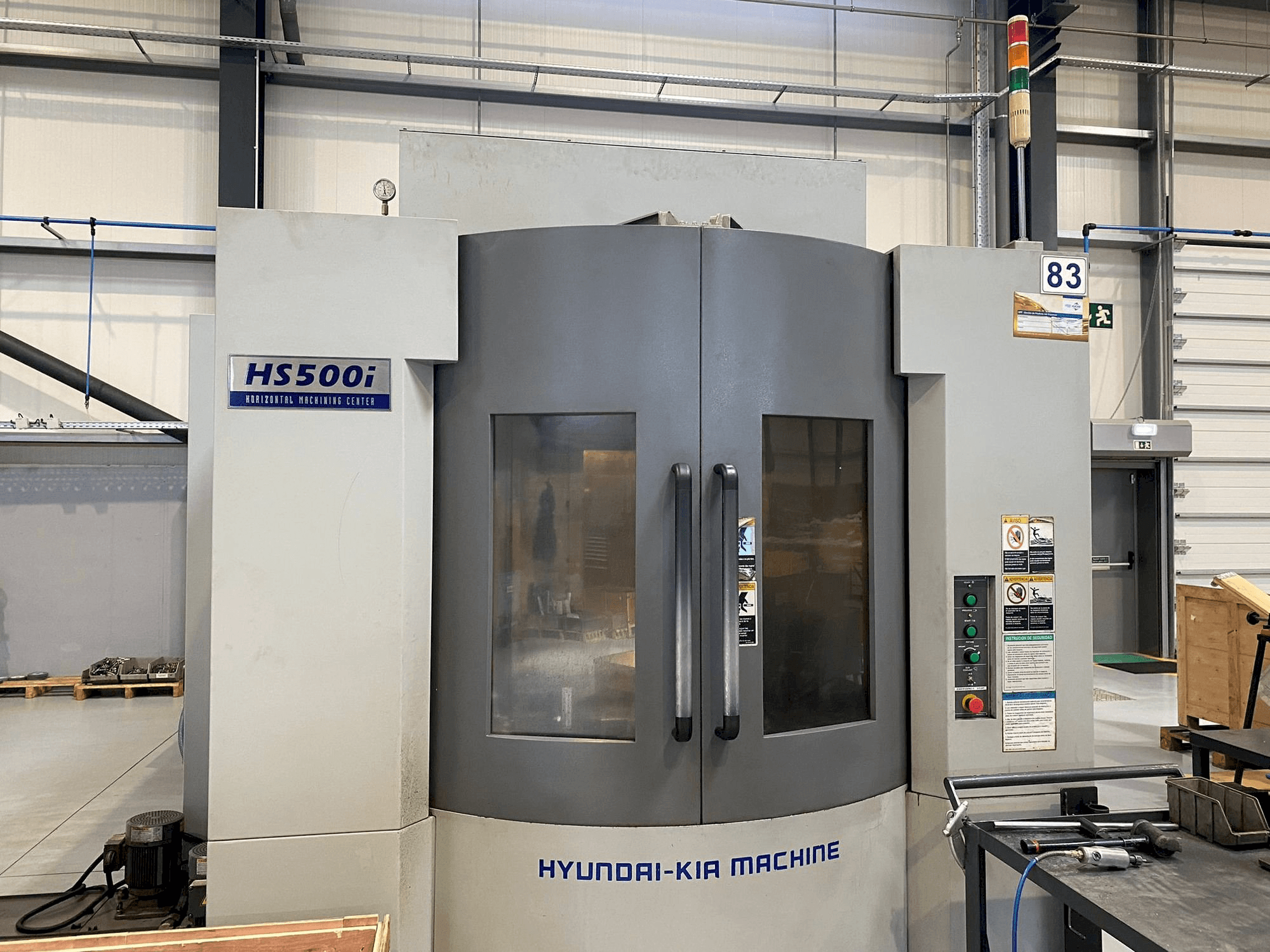 Čelní pohled na Hyundai Kia HS500i stroj