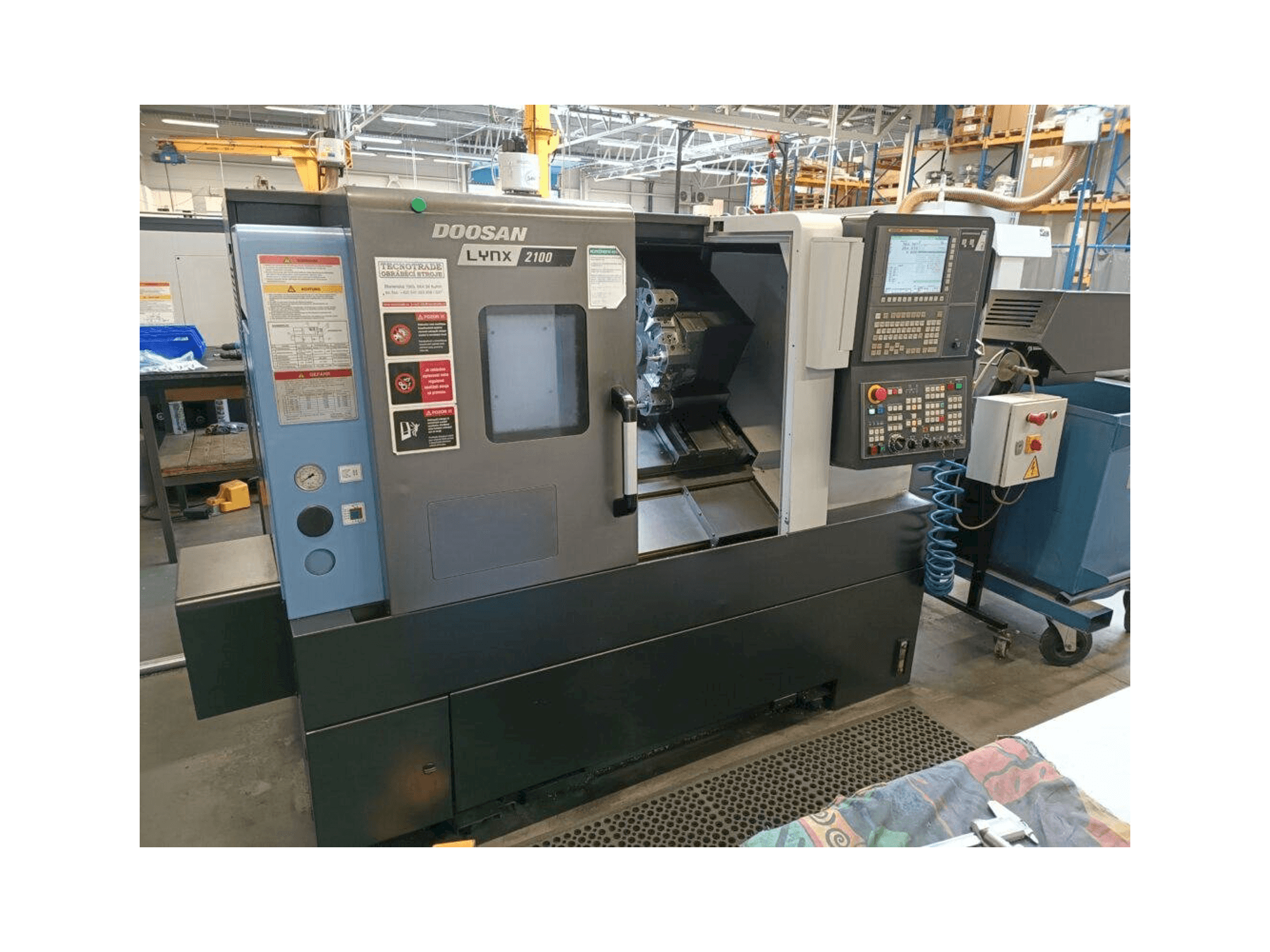 Čelní pohled na DOOSAN Lynx 2100A stroj