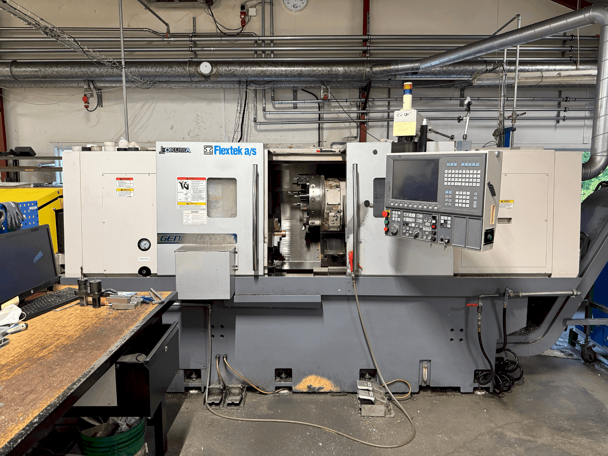 Čelní pohled na Okuma Genos L300E-M with FMB Turbo 8-80 stroj