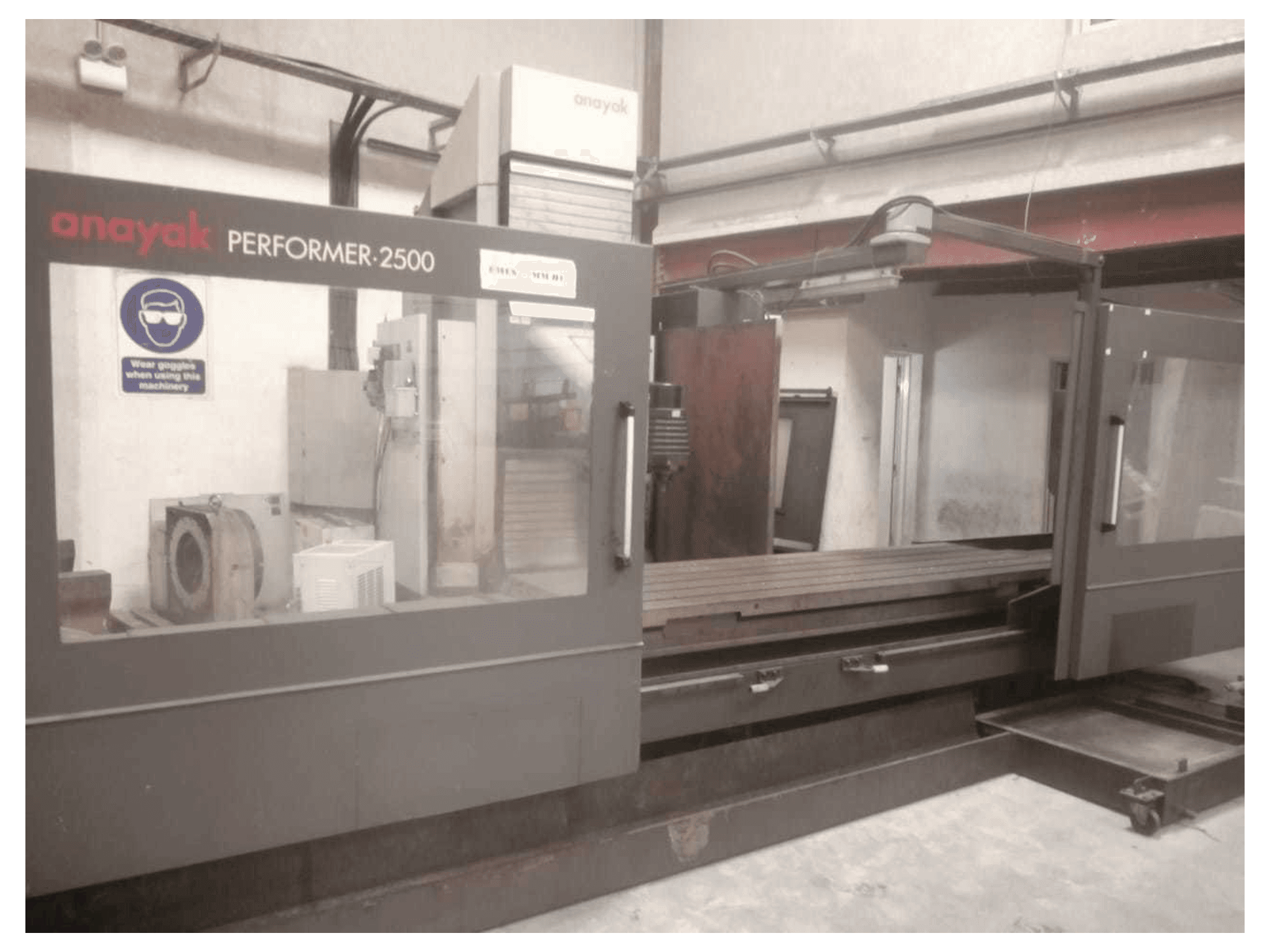 Čelní pohled na ANAYAK PERFORMER-2500 stroj