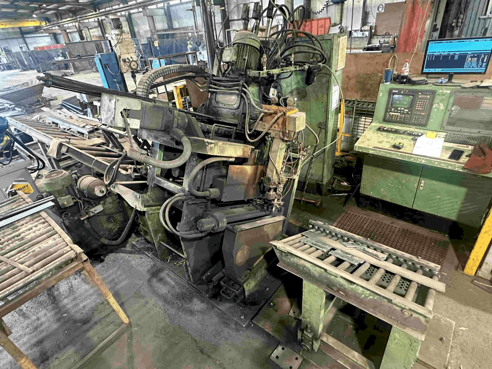 Čelní pohled na Peddinghaus FDB 600 stroj