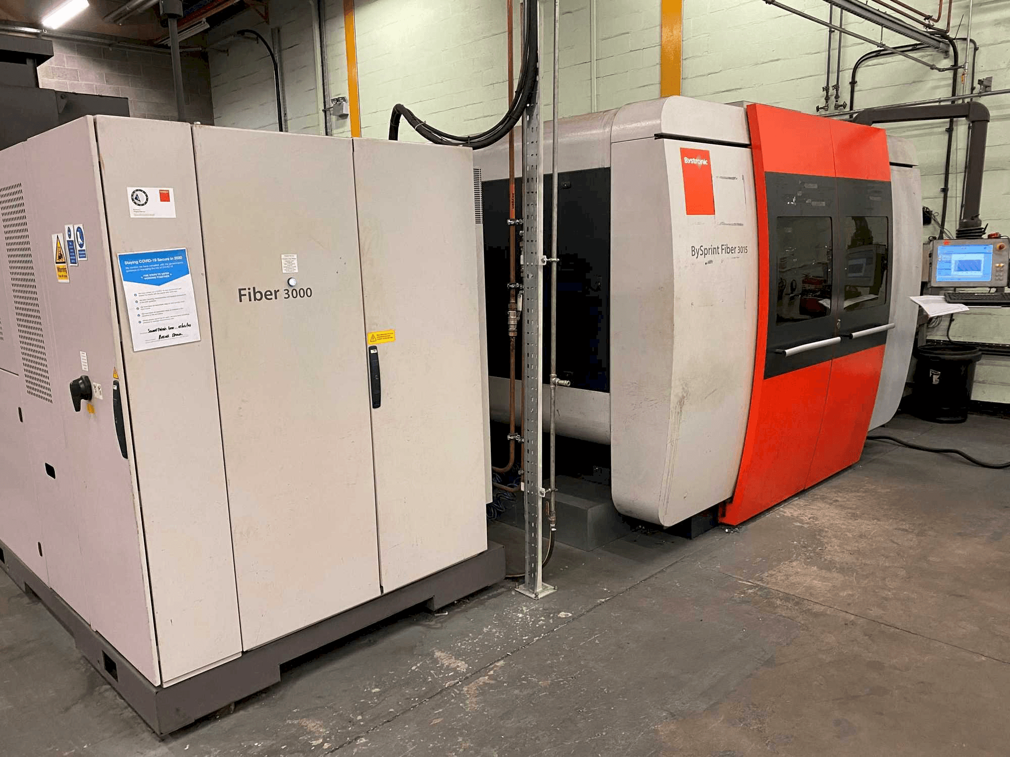 Čelní pohled na Bystronic BySprint 3015 Fiber stroj