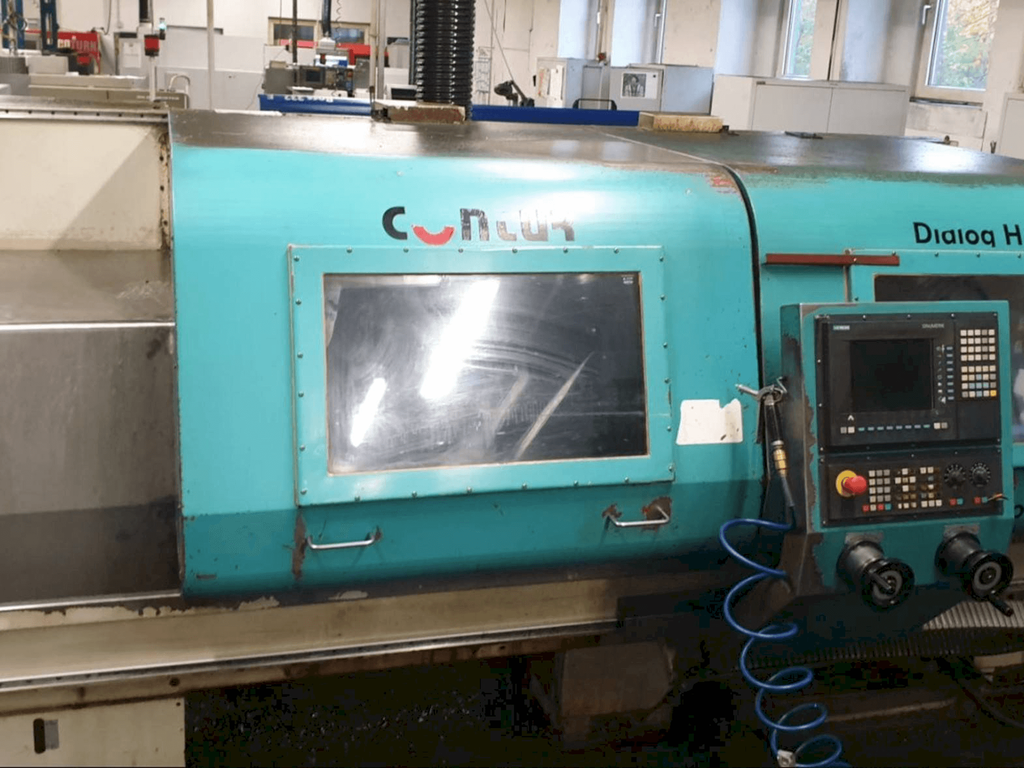 Čelní pohled na Saeilo H560 stroj