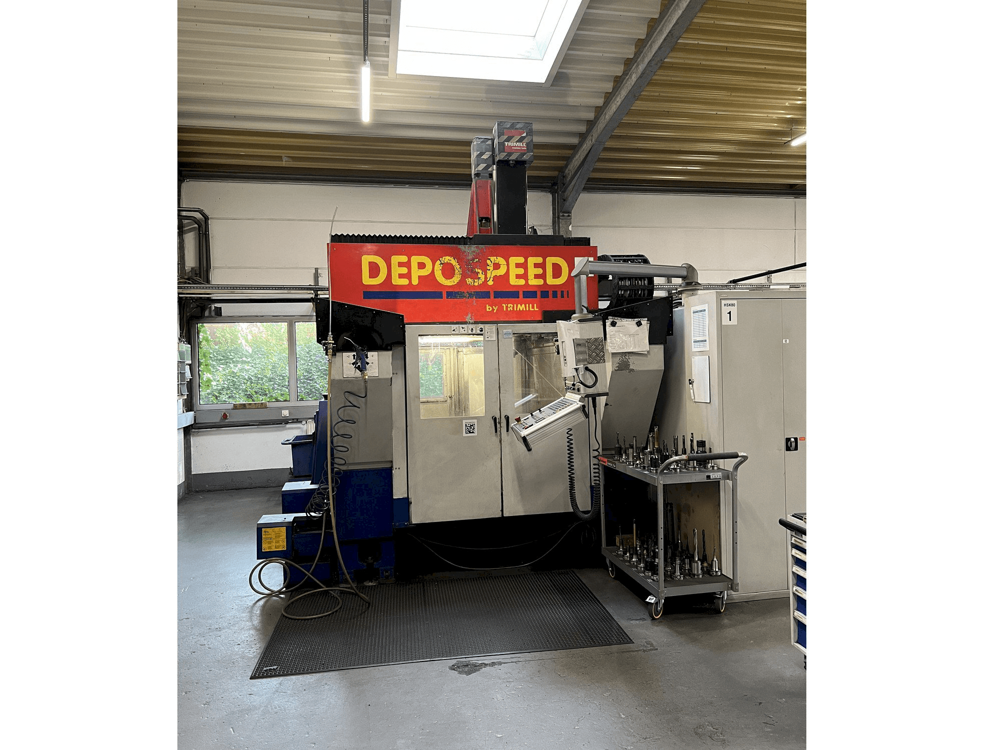 Čelní pohled na TRIMILL 1011 Depo Speed stroj