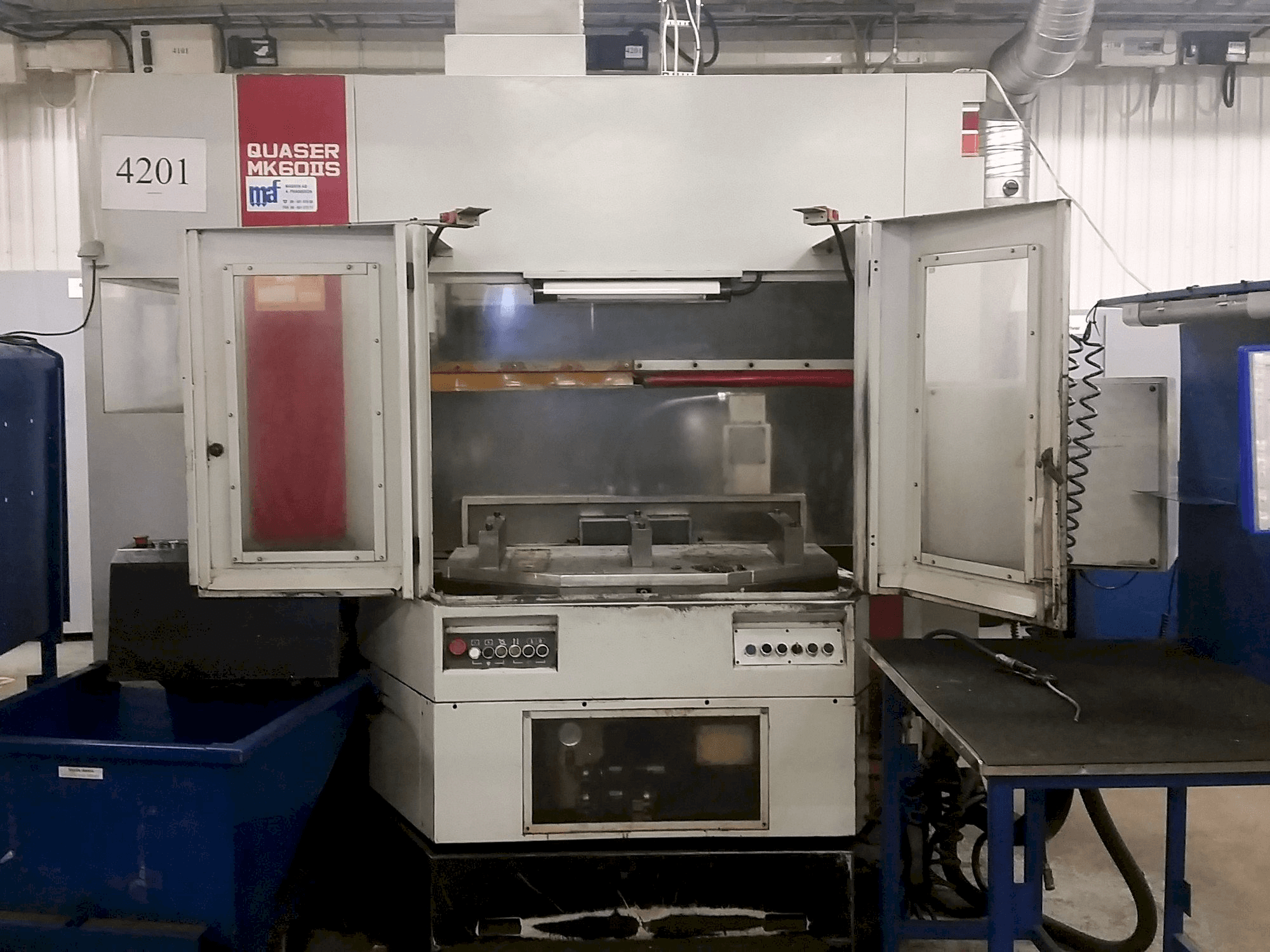 Čelní pohled na Quaser MK60 IIS stroj