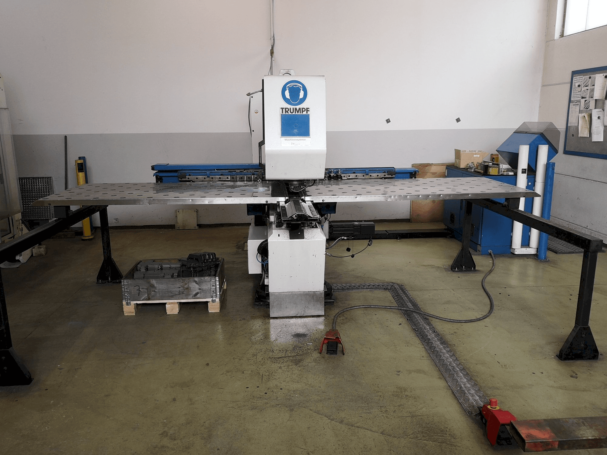 Čelní pohled na Trumpf Trumatic 160R stroj
