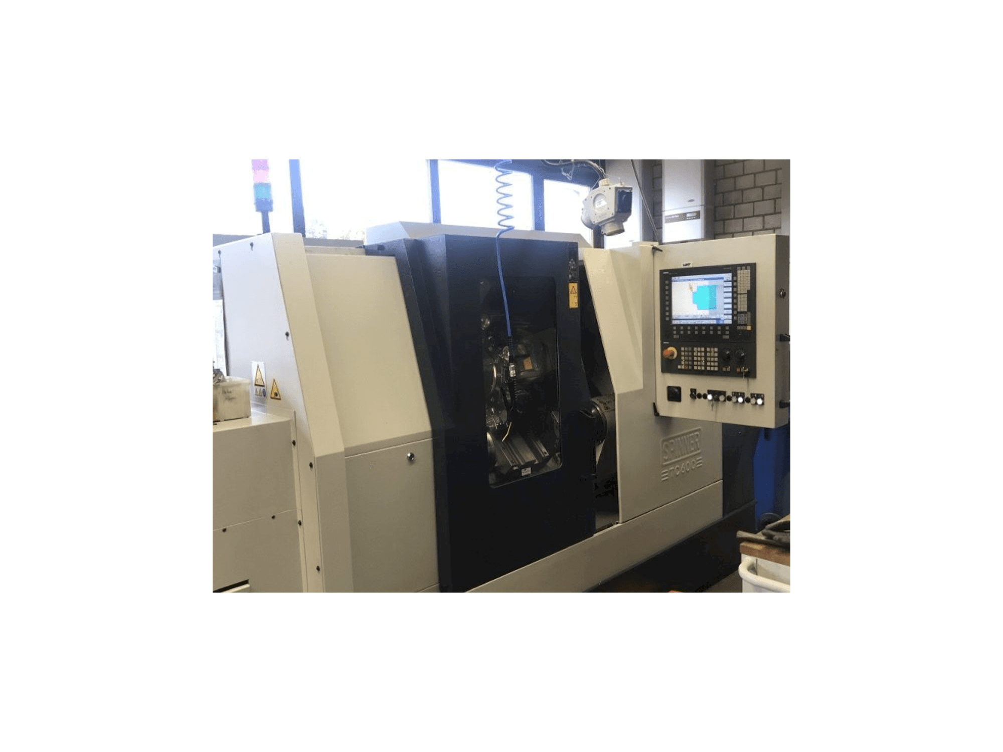 Čelní pohled na SPINNER TC600-65SMCY stroj