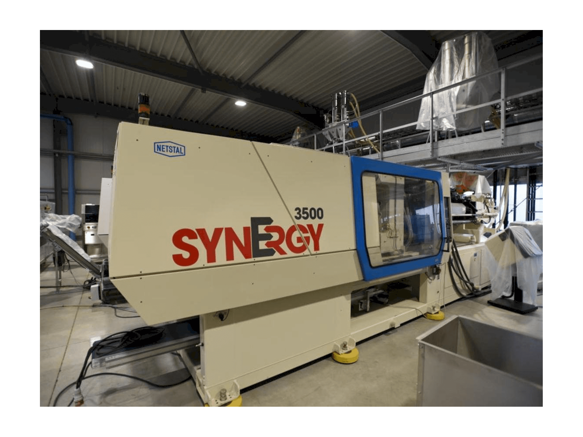 Čelní pohled na Netstal SynErgy 3500-1700 stroj