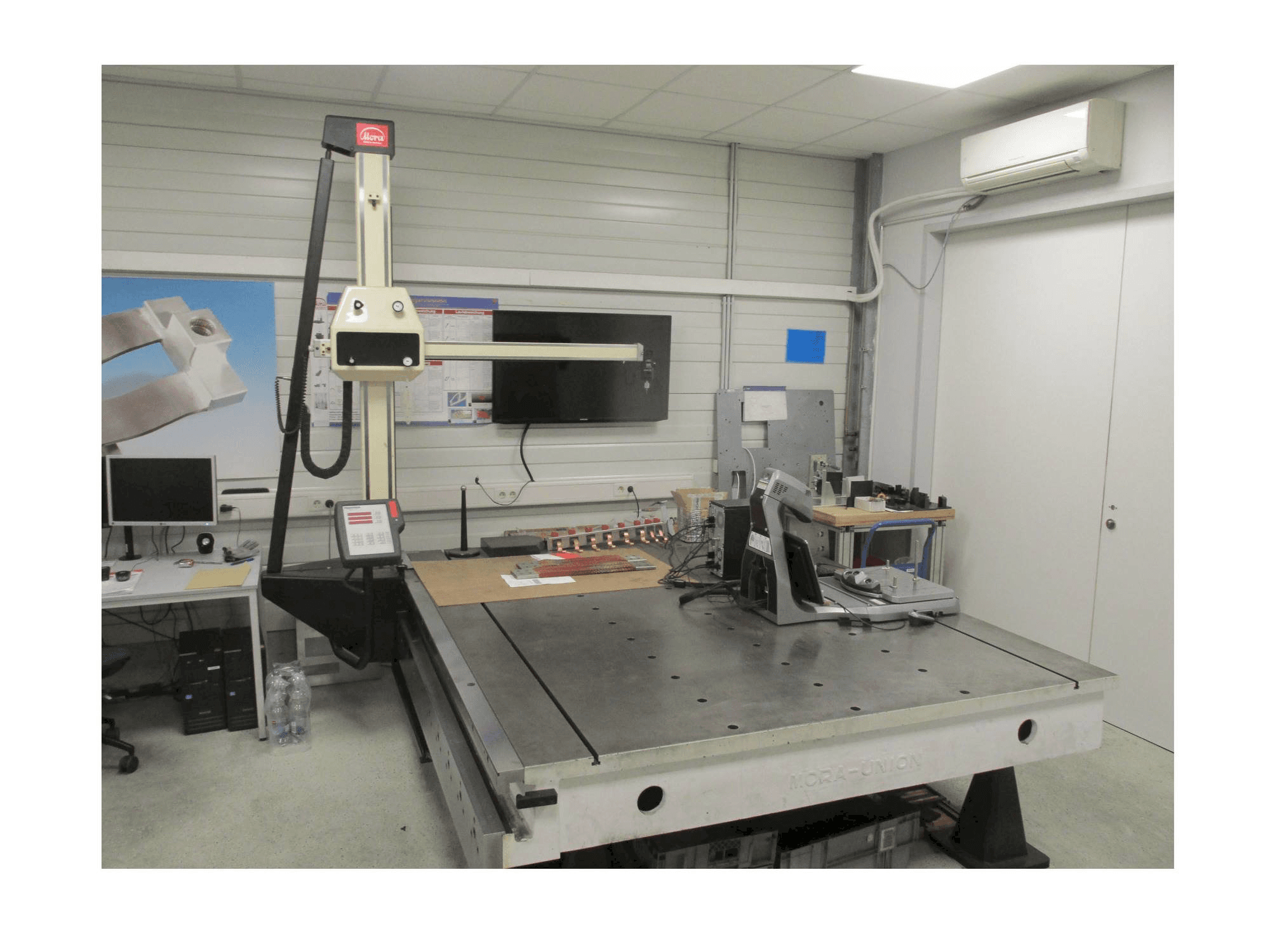 Čelní pohled na Mora Console Version Assistant stroj