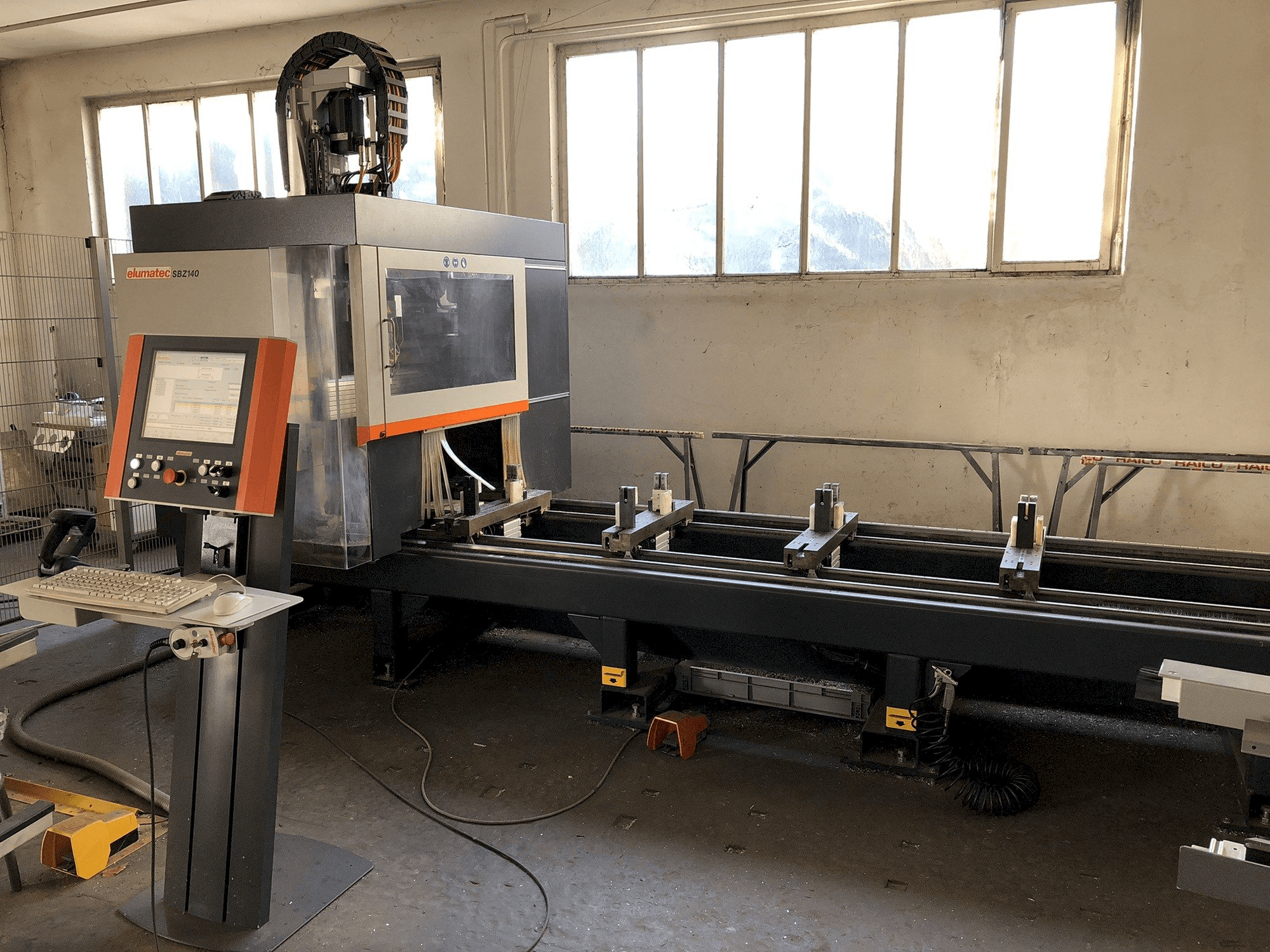 Čelní pohled na Elumatec SBZ 140/60 stroj