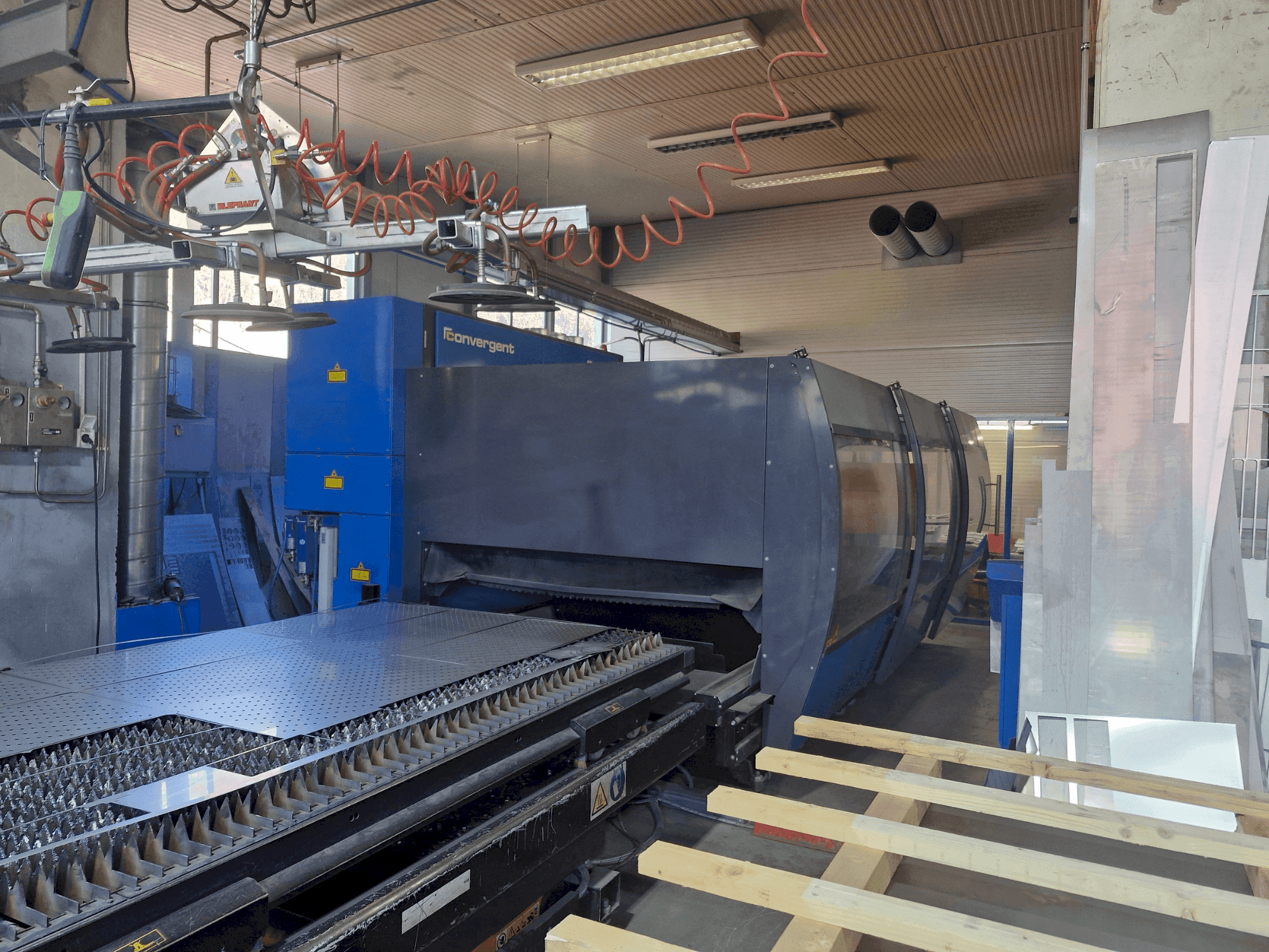 Čelní pohled na Prima Power Platino 1530 (2017) (2017) stroj