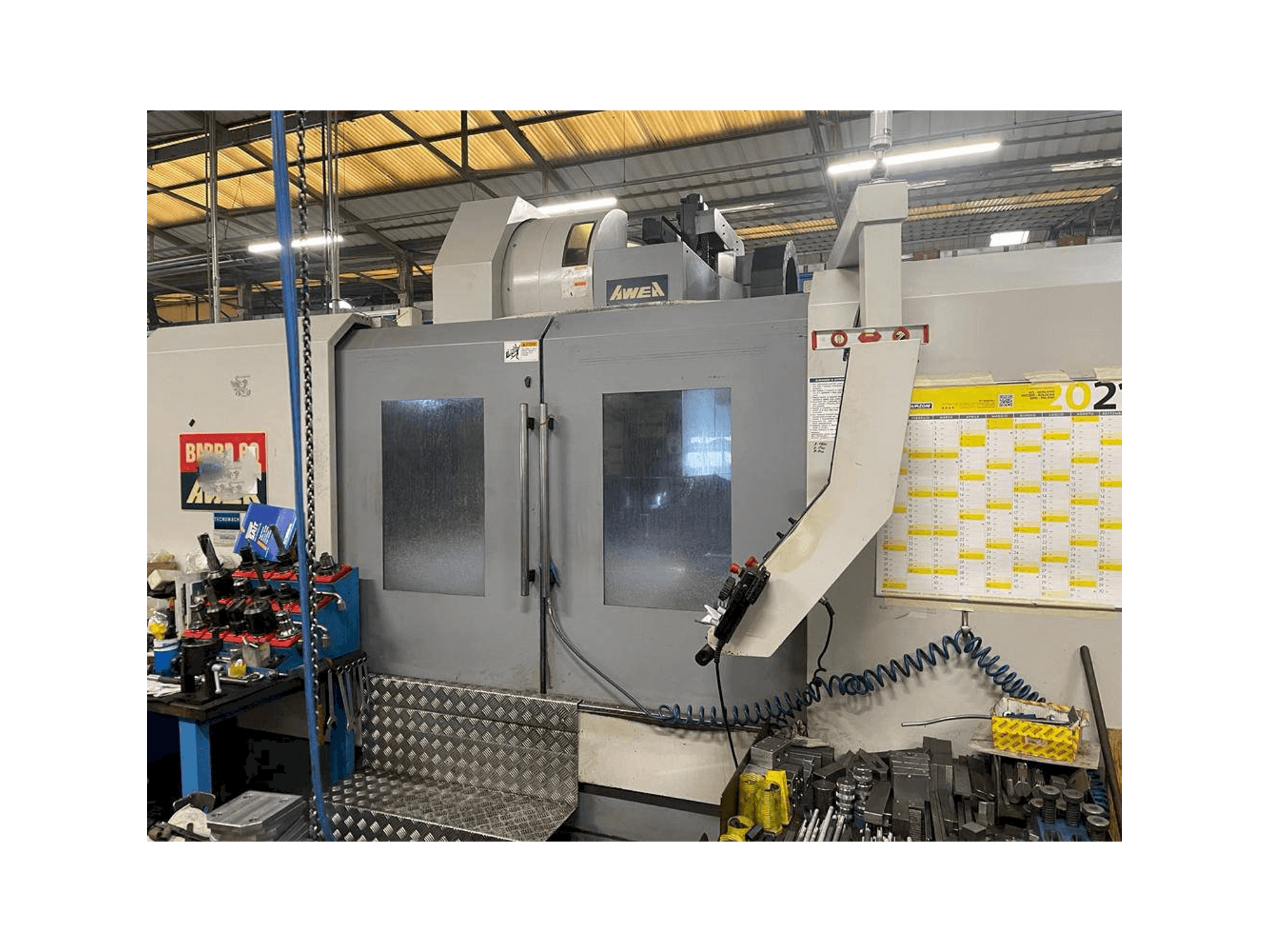 Čelní pohled na AWEA BM-1600 stroj