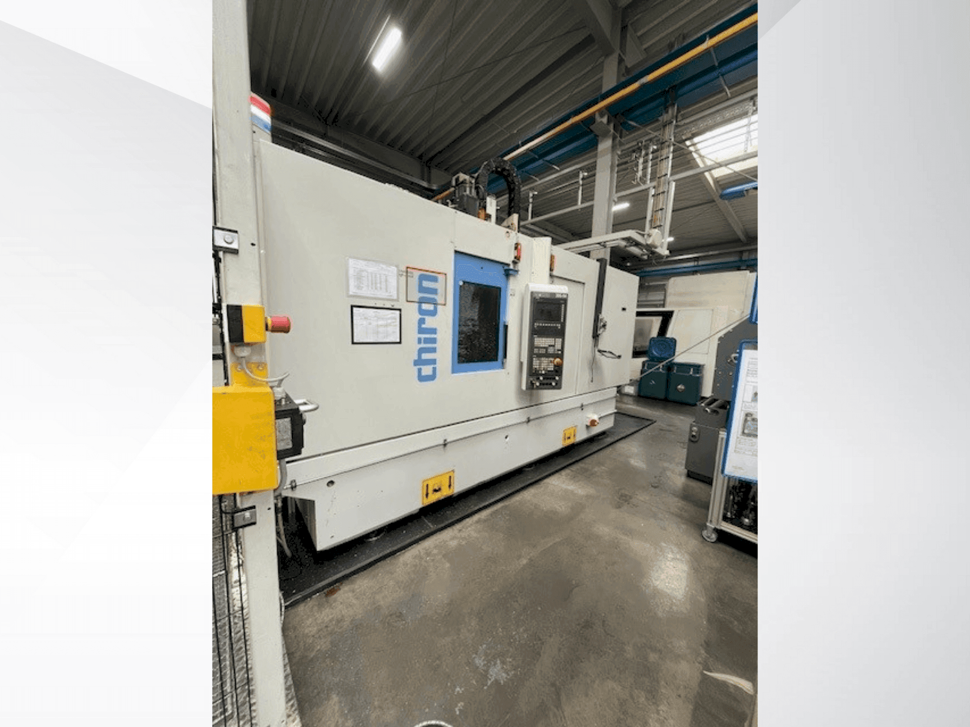 Čelní pohled na CHIRON DZ18W stroj