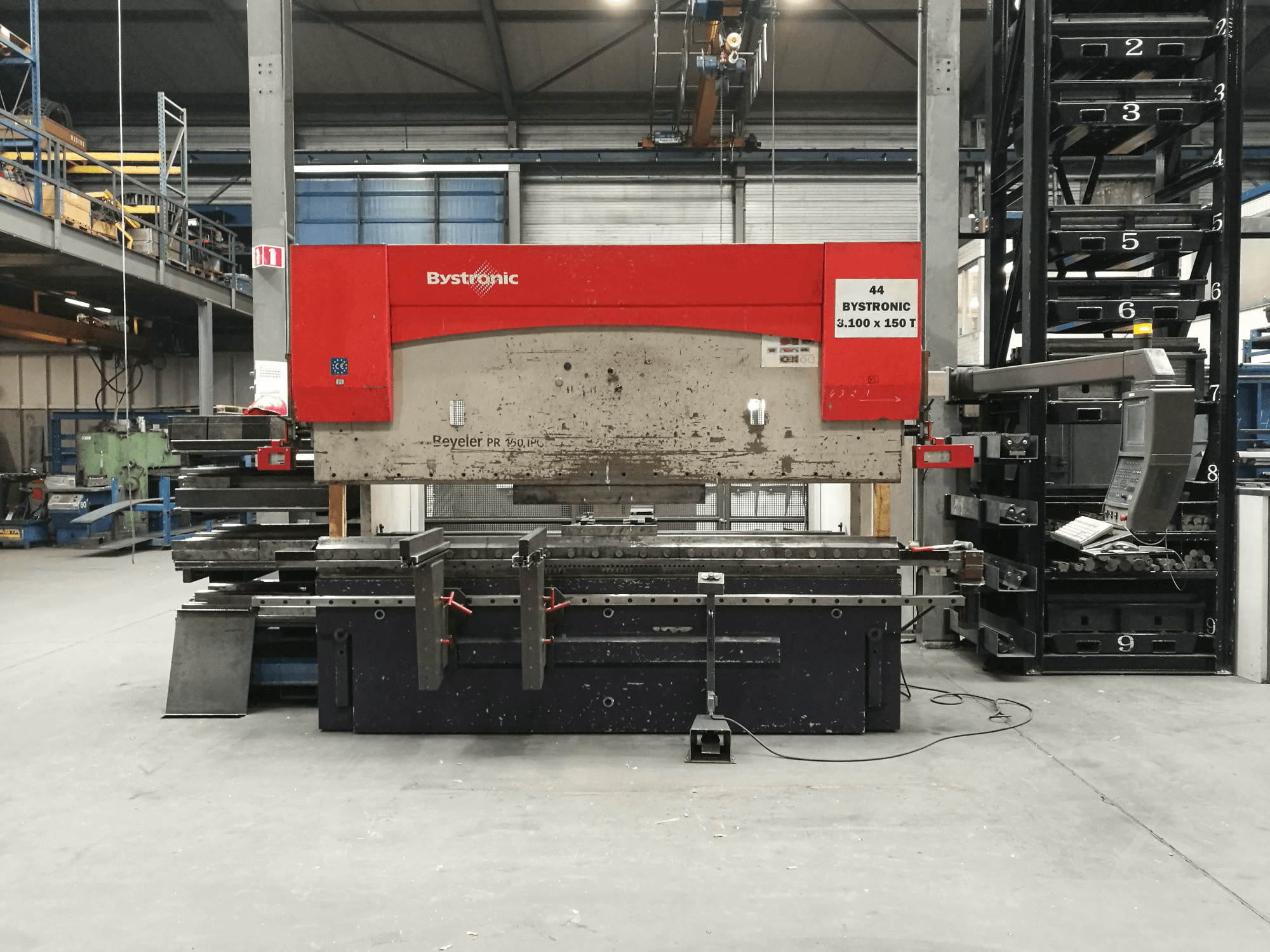 Čelní pohled na Bystronic PR 1500 X 3100 stroj