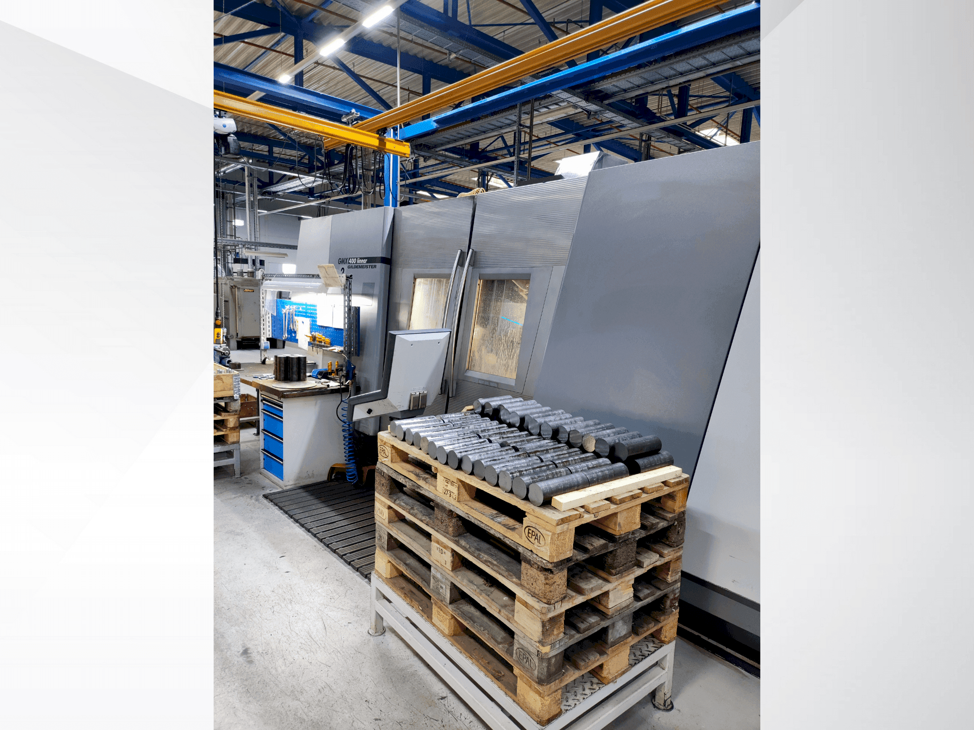 Čelní pohled na DMG GMX 400L stroj