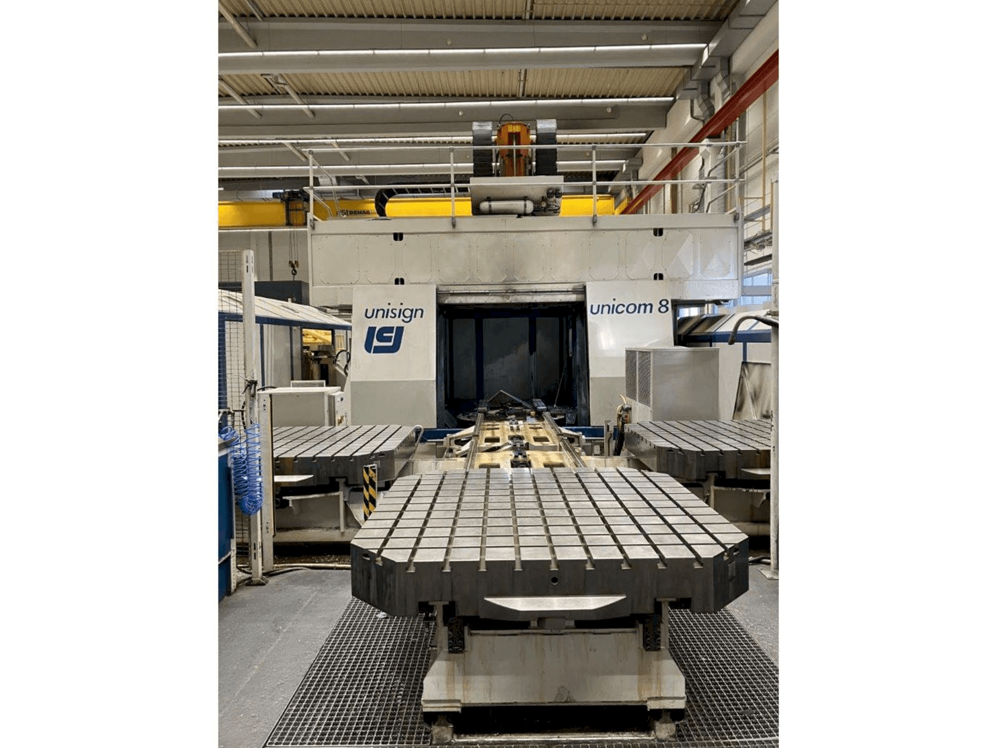 Čelní pohled na Unisign Unicom 8 stroj