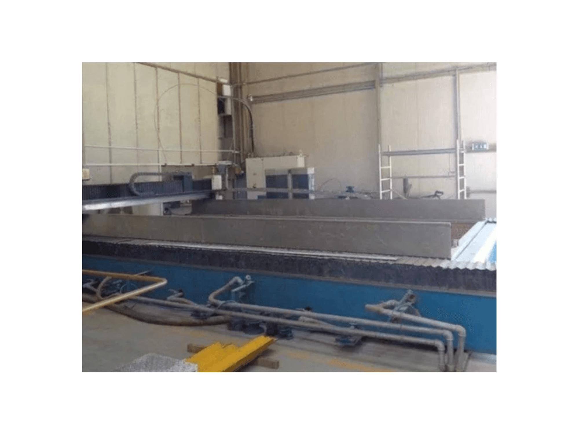 Čelní pohled na YC Industry YCWJ-3742-L3060 stroj