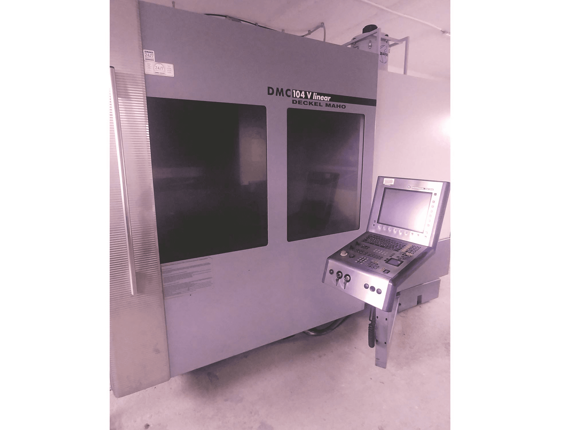 Čelní pohled na DECKEL MAHO Dmc 104 V Linear stroj