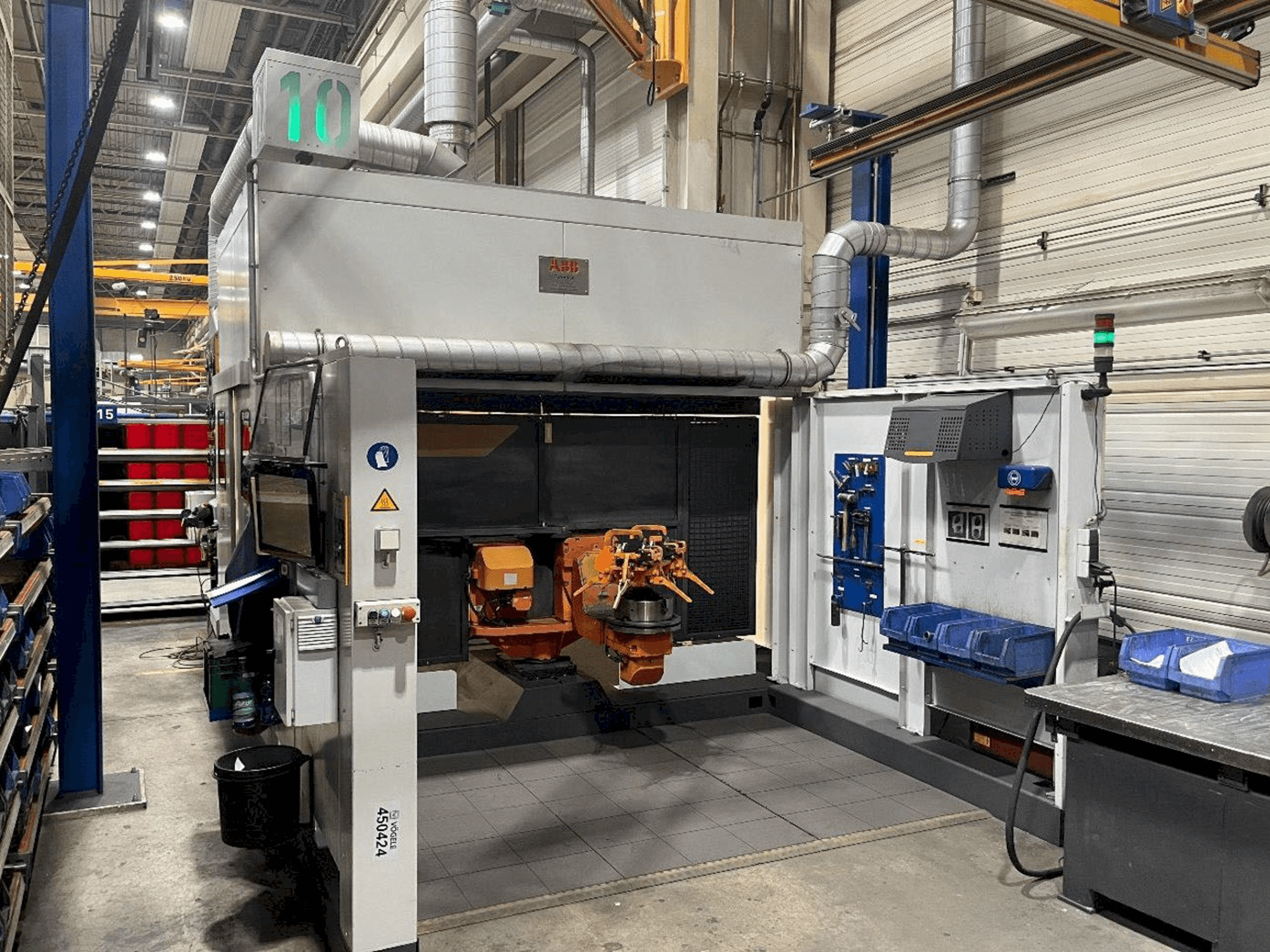 Čelní pohled na ABB stroj