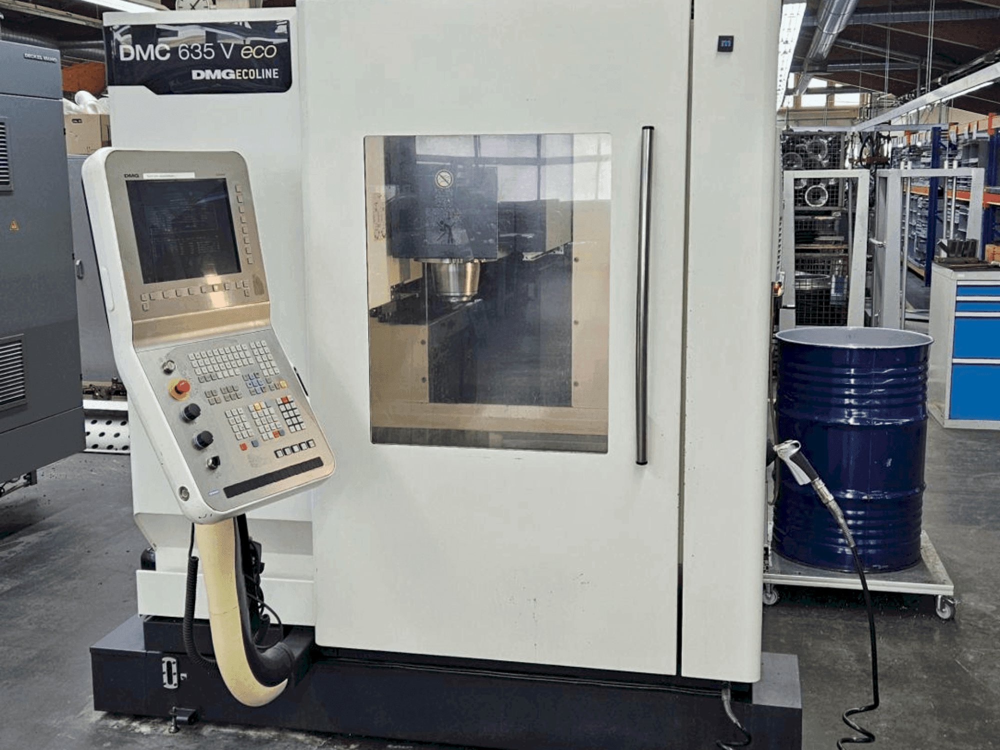 Čelní pohled na DMG DECKEL MAHO DMC 635V eco stroj