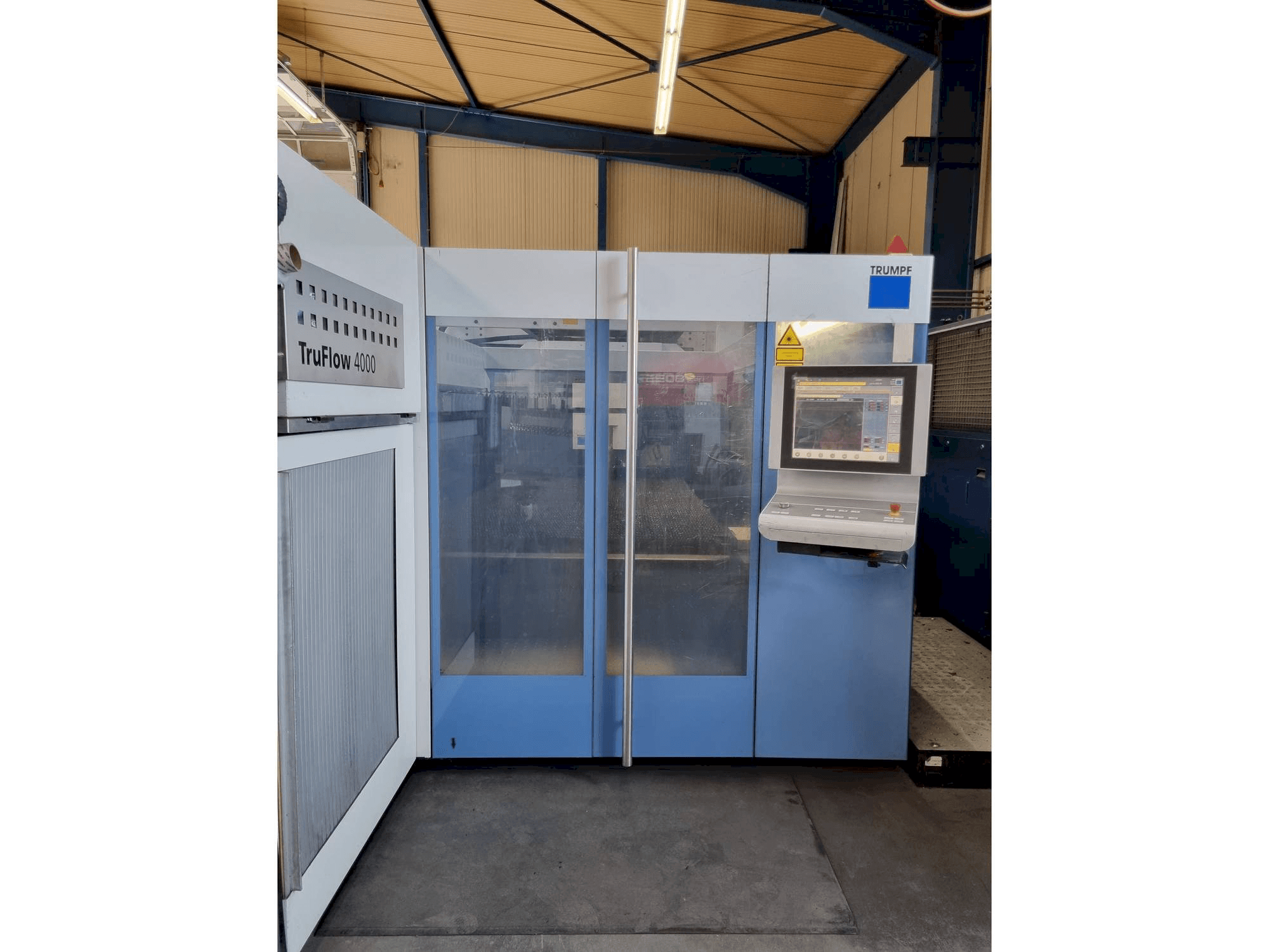 Čelní pohled na Trumpf TruLaser 3030 stroj