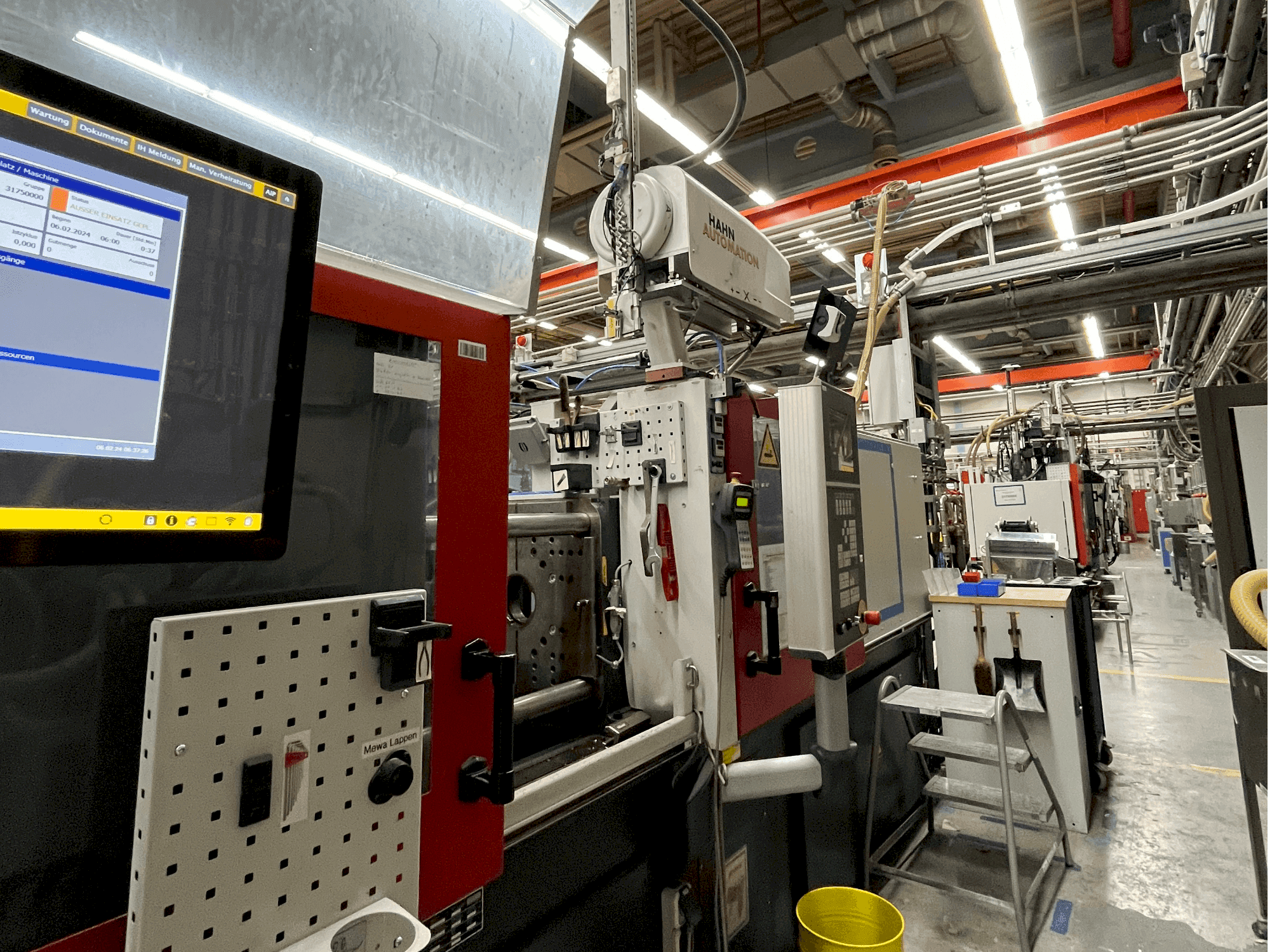 Levý boční pohled na FERROMATIK EE 75 stroj