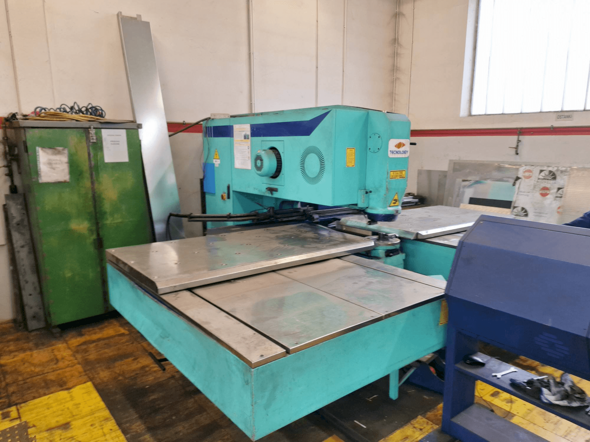 Čelní pohled na ITALIAN TECNOLOGY 30 C.S.M. 1000 stroj