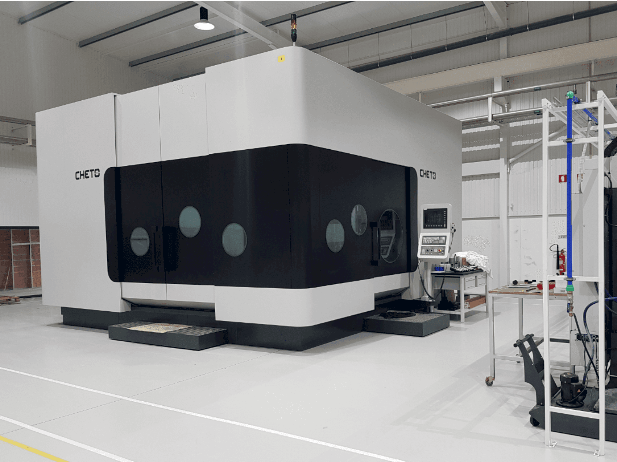 Čelní pohled na CHETO IXN2000 (2019) stroj