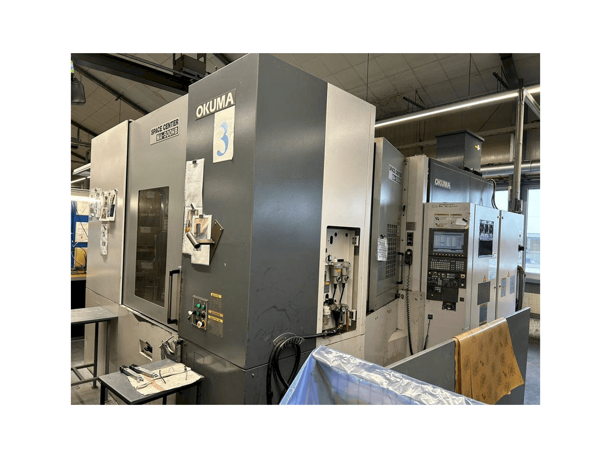 Levý pohled na Okuma MA 500HB stroj