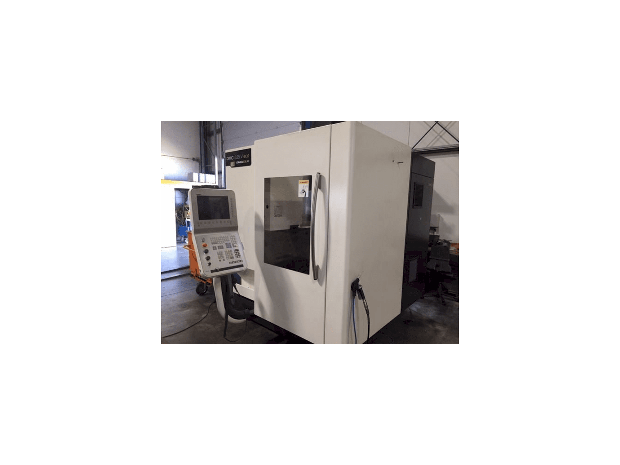 Čelní pohled na DECKEL MAHO DMC 635 eco stroj