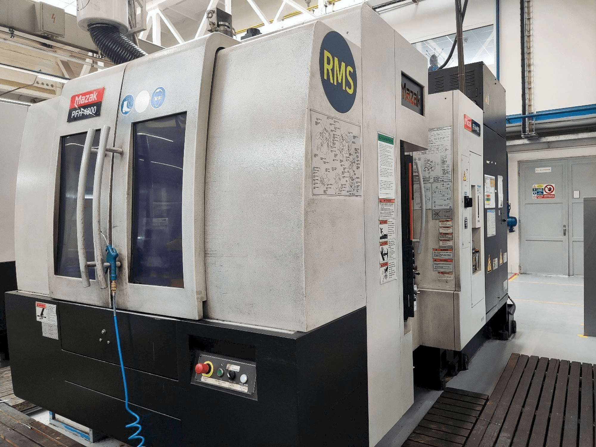 Čelní pohled na Mazak PFH-4800 stroj