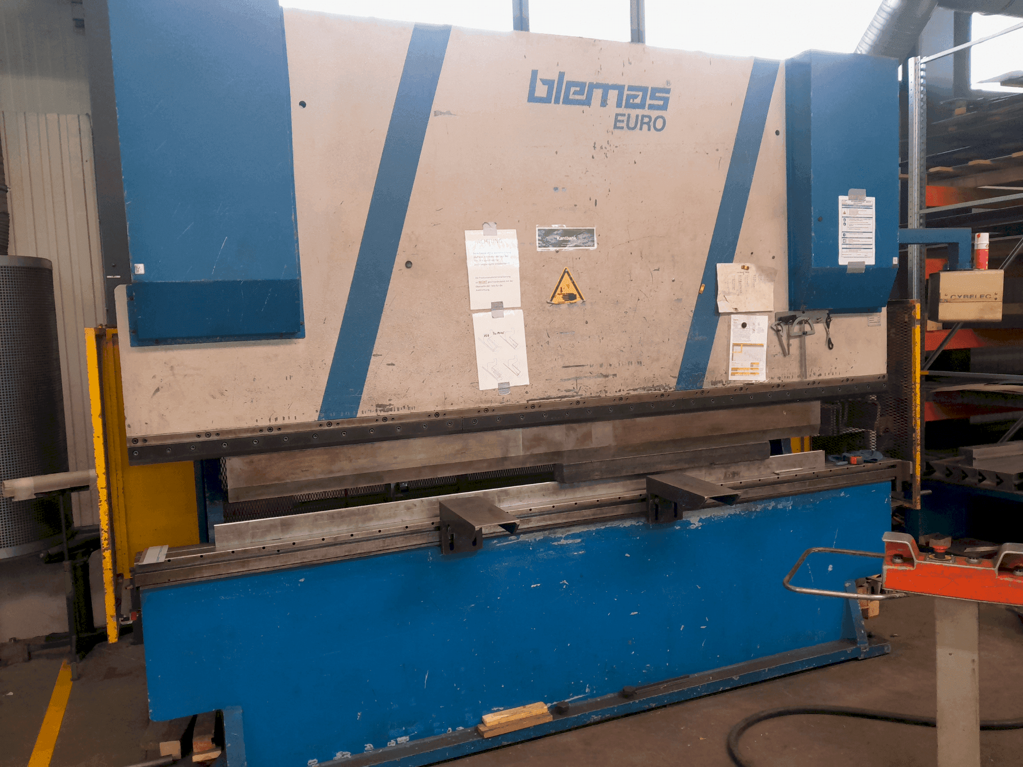 Čelní pohled na BLEMAS EURO 160 stroj